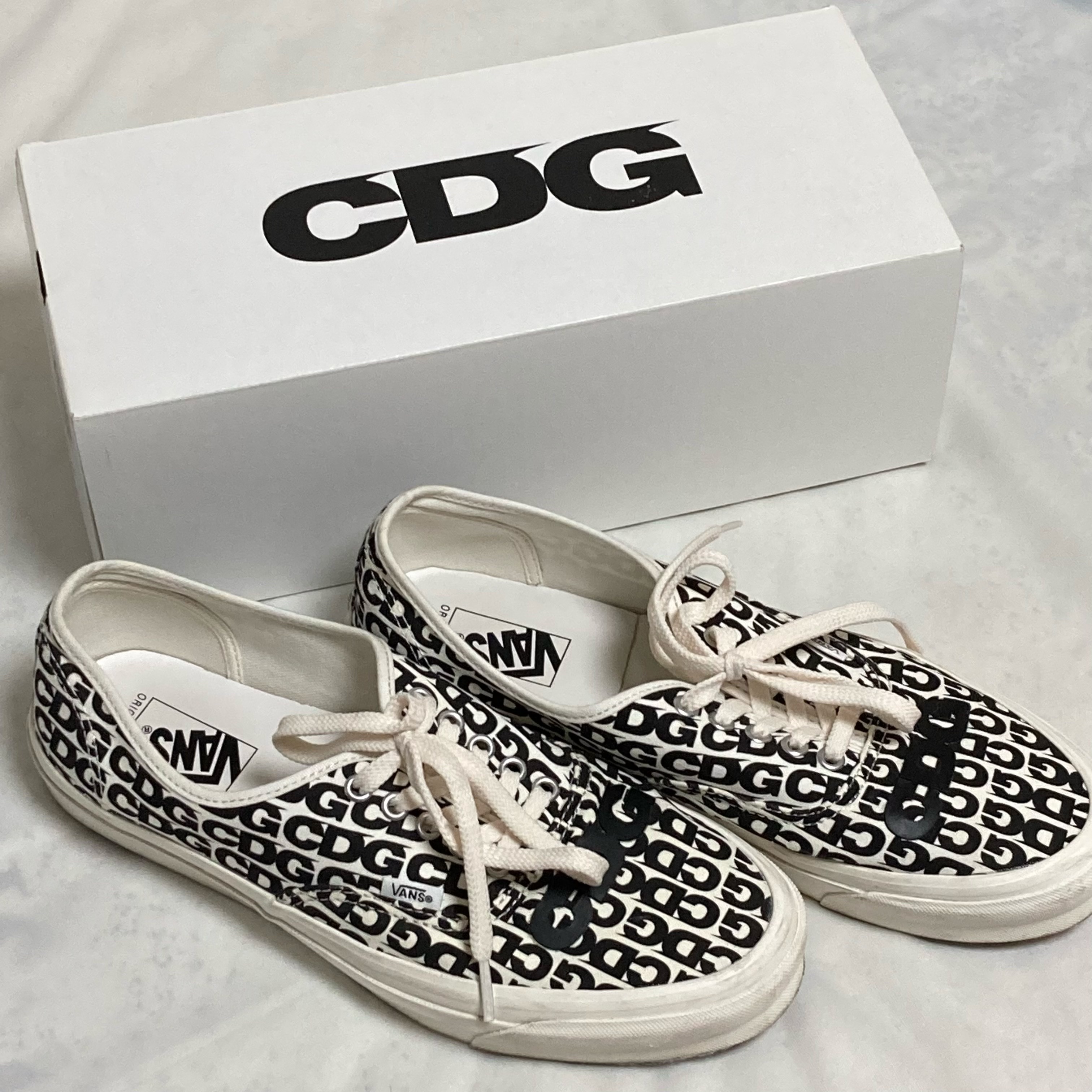 Vans Vault x CDG OG Authentic LX White Black 착용 스타일 - 2