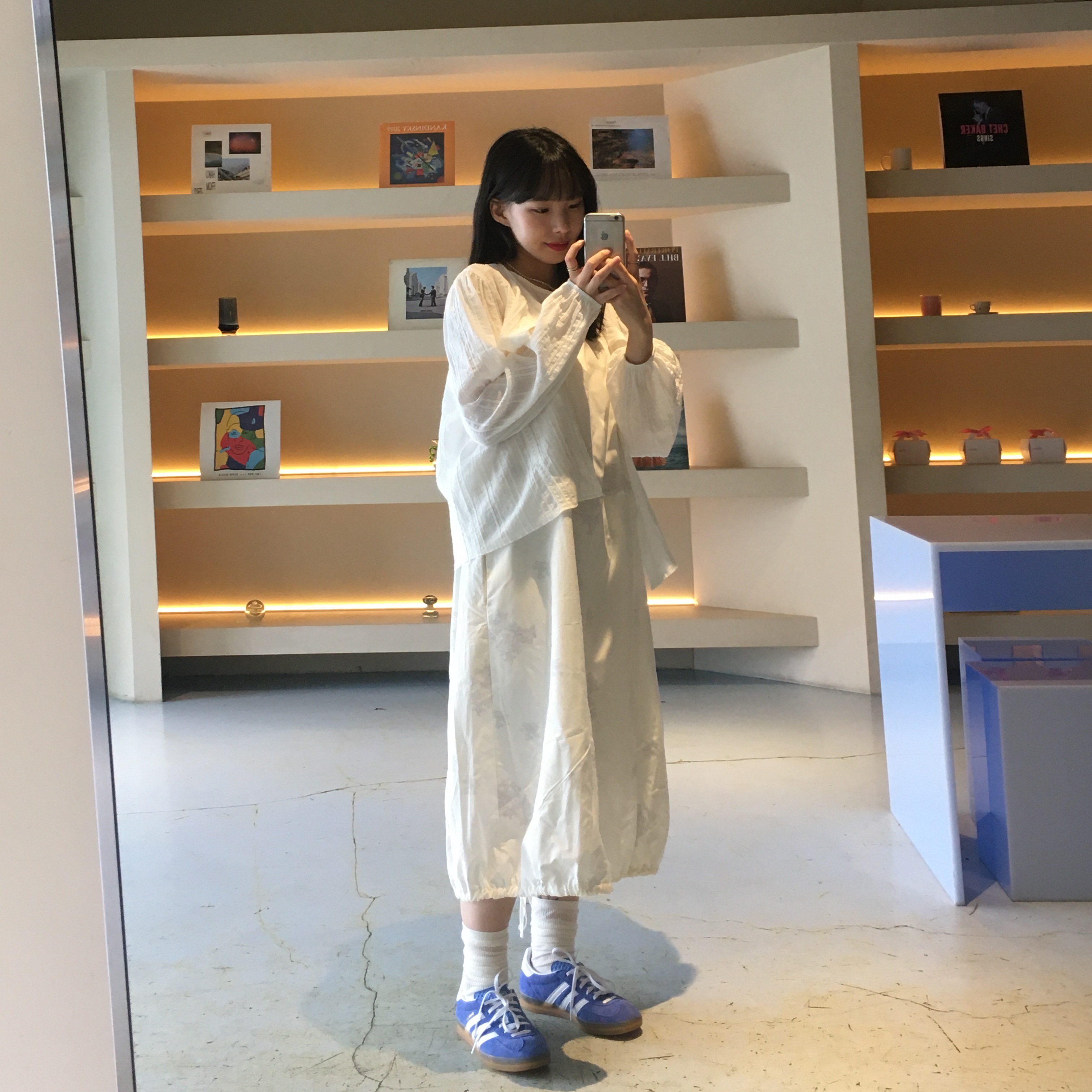 (W) Adidas Gazelle Indoor Blue Fusion Cloud White 착용 스타일 - 1