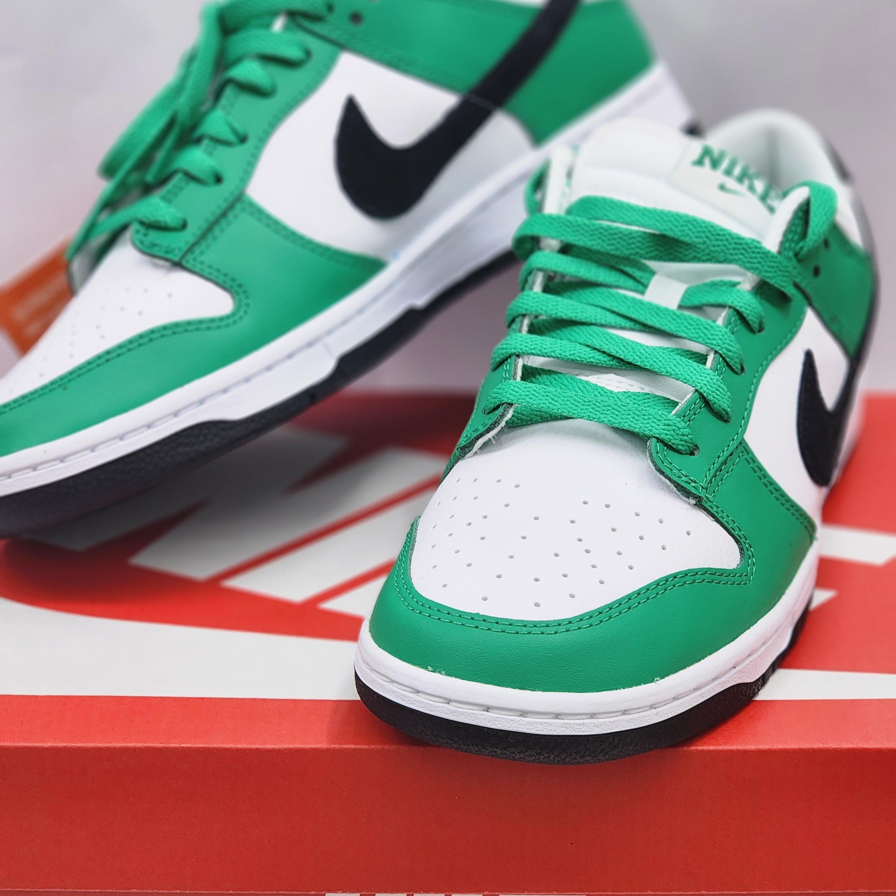 Nike Dunk Low White Green 착용 스타일 - 2