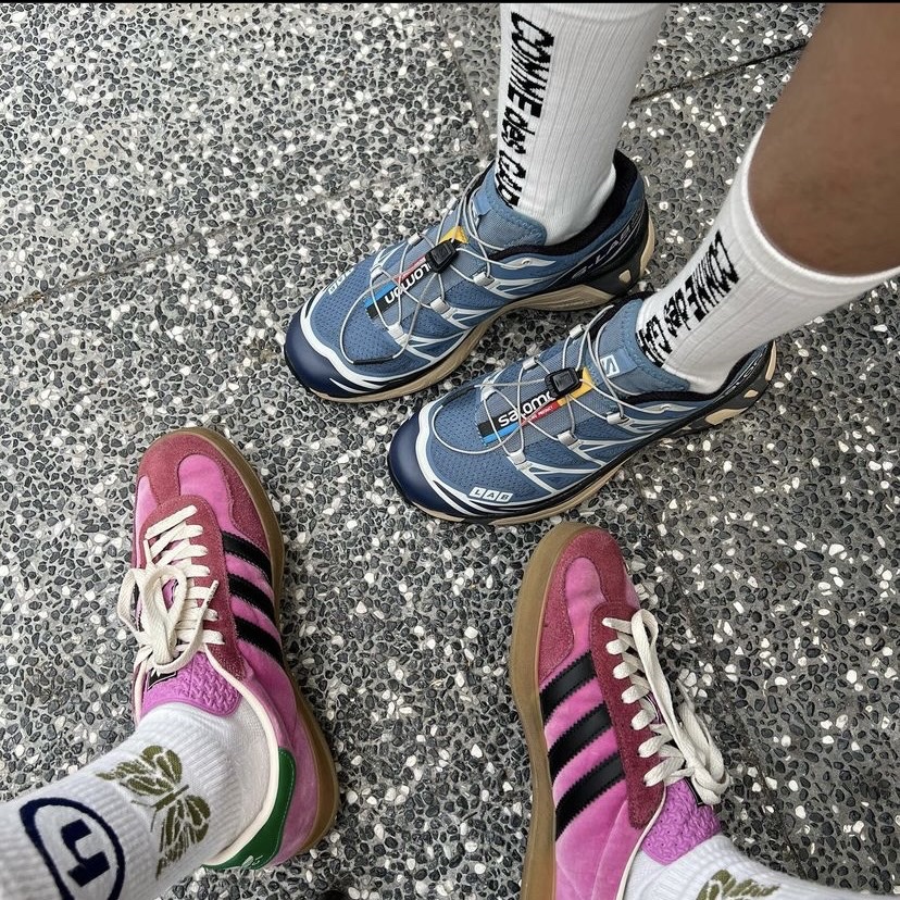Gucci x Adidas Gazelle Sneakers Pink Velvet, Salomon XT-6 ADV Copen Blue 착용 스타일
