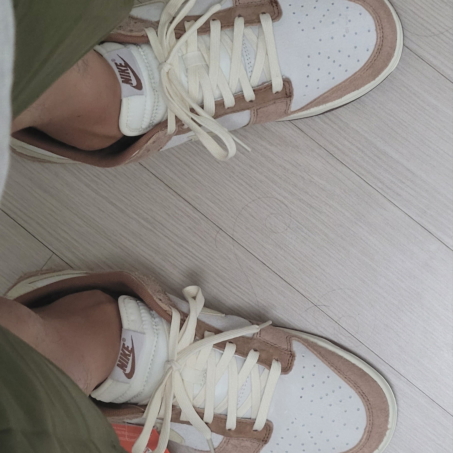 Nike Dunk Low Pro Premium Medium Curry 착용 스타일 - 2