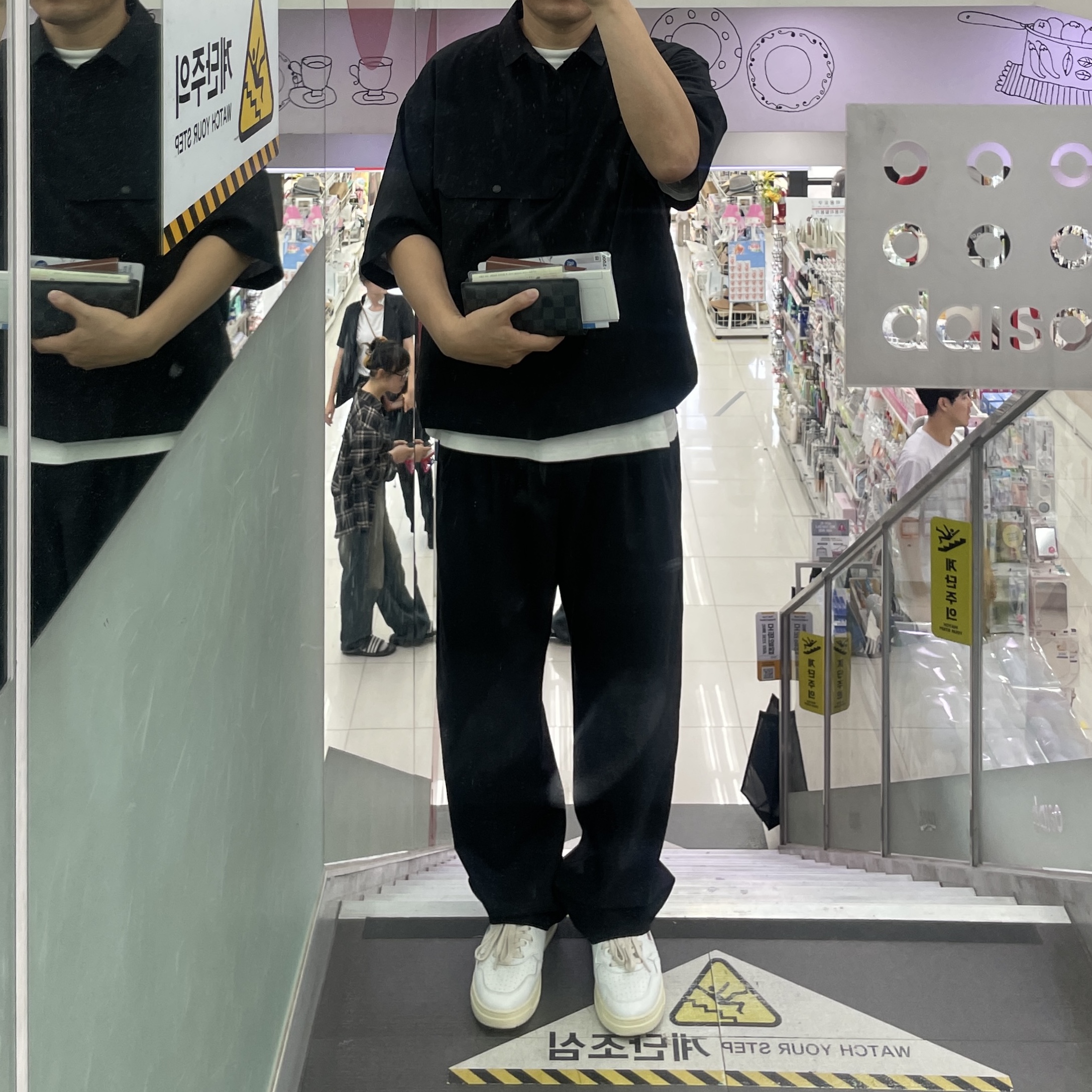 Autry Medalist Low Leather Sneakers White 착용 스타일 - 1