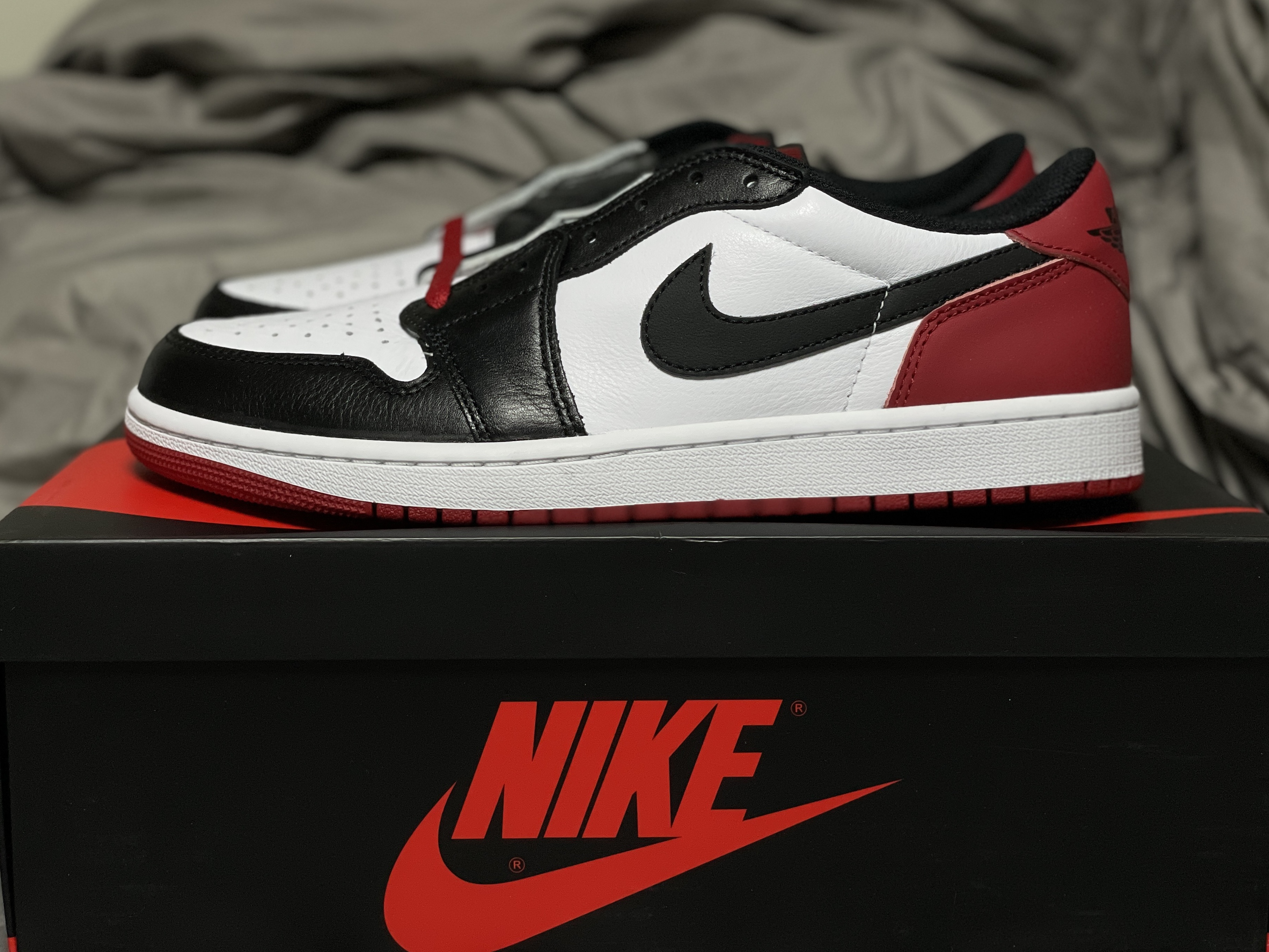 Jordan 1 Retro Low OG Black Toe 착용 스타일 - 2