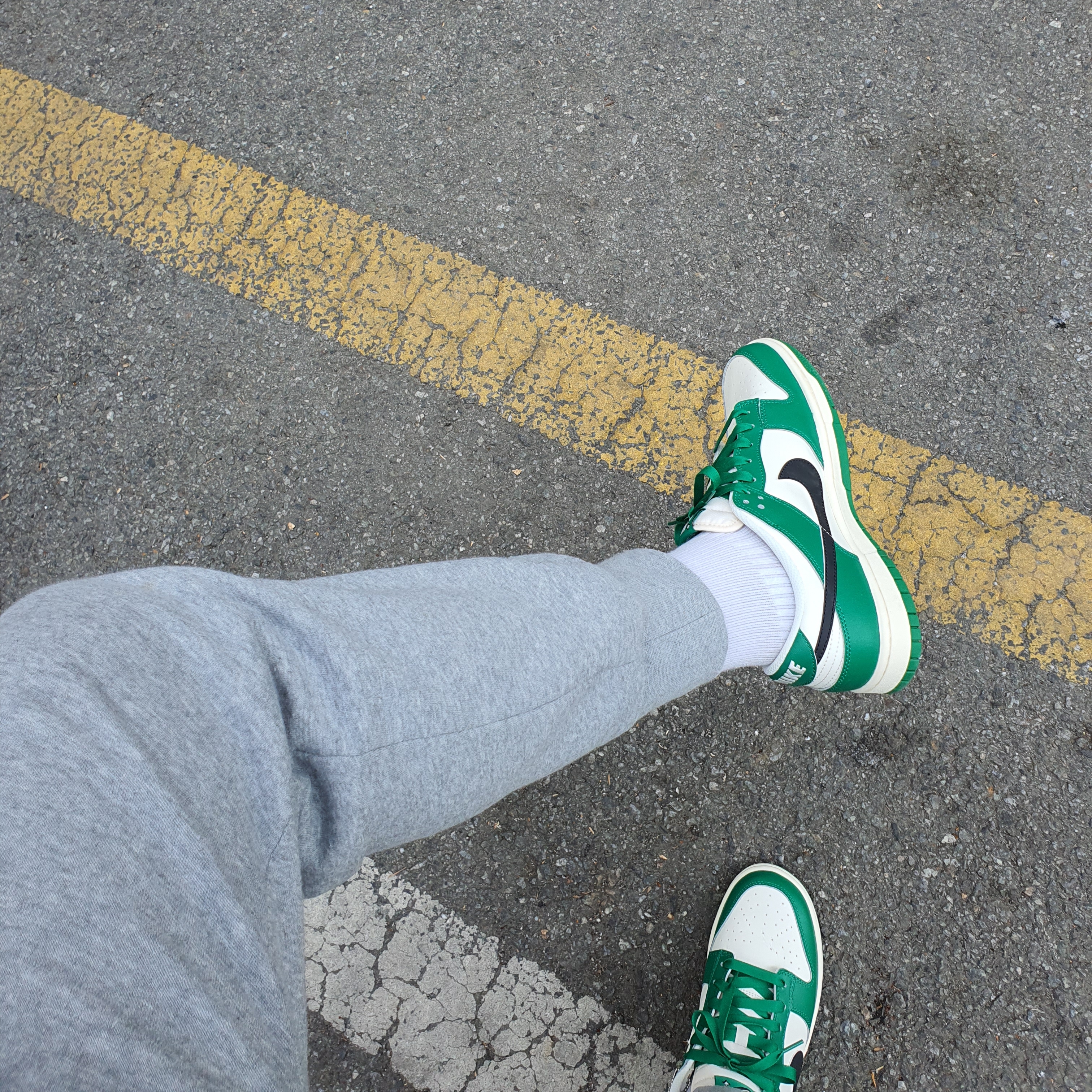Nike Dunk Low Retro SE Jackpot Malachite 착용 스타일