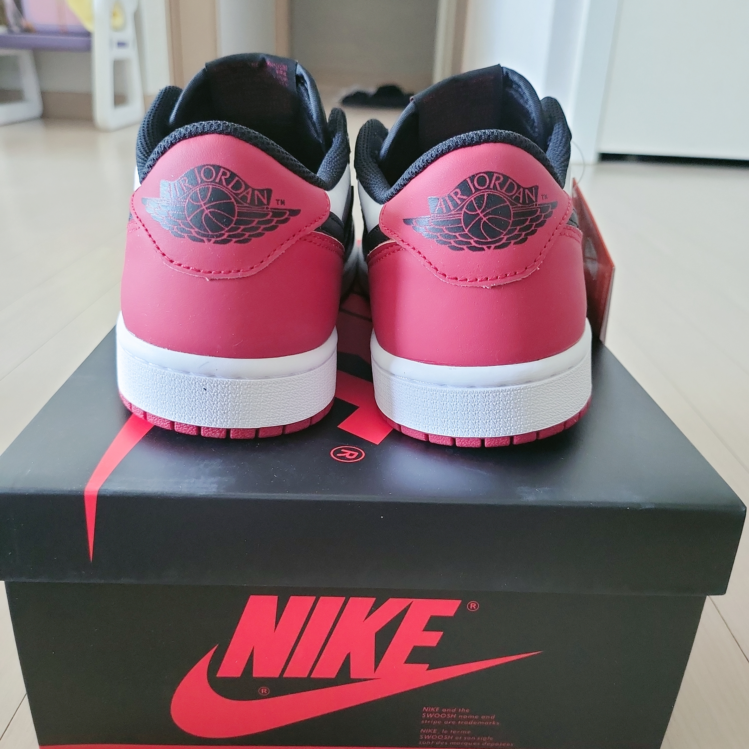 Jordan 1 Retro Low OG Black Toe 착용 스타일 - 2