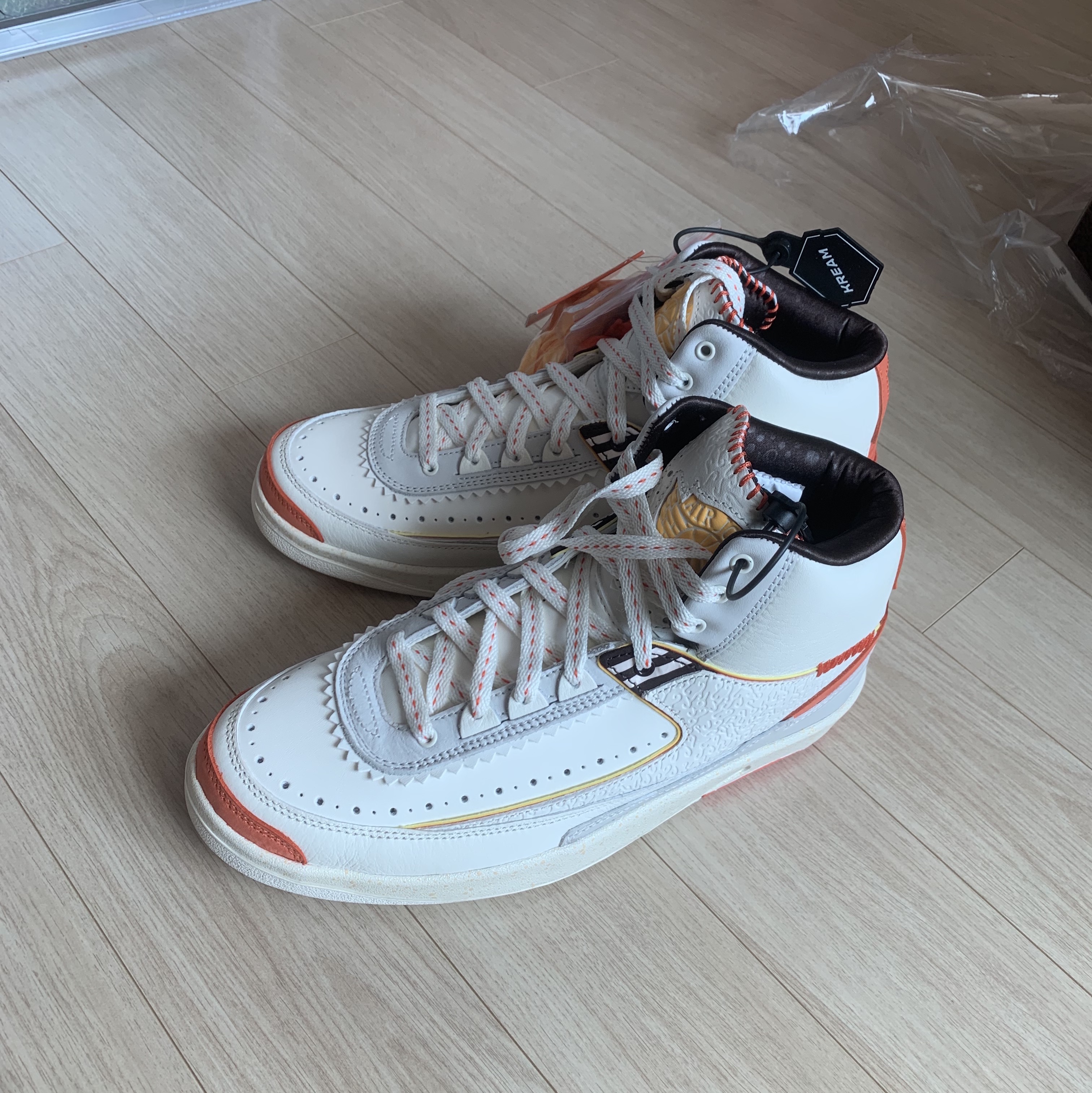 Jordan 2 x Maison Chateau Rouge Retro SP Orange and Sail 착용 스타일 - 3