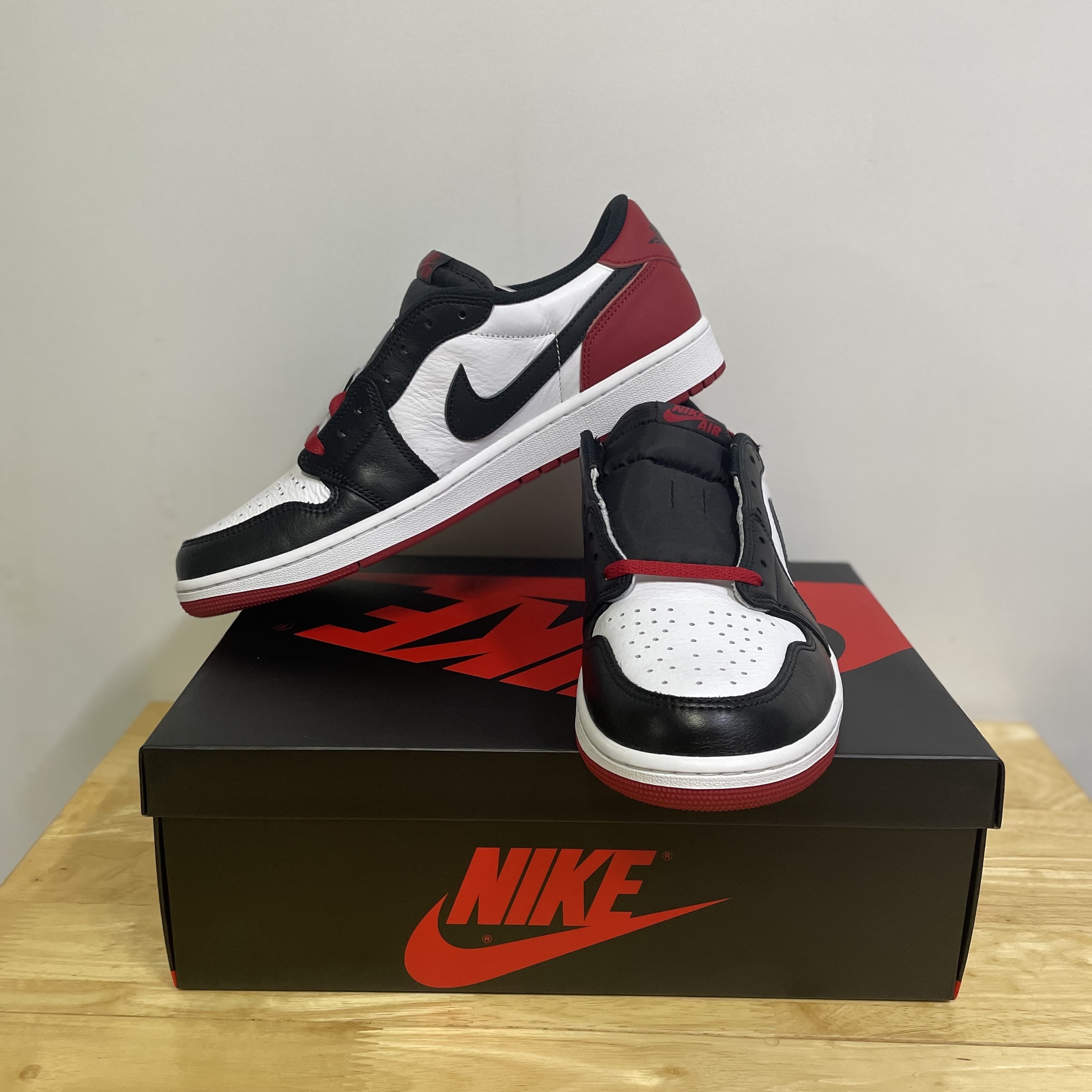 Jordan 1 Retro Low OG Black Toe 착용 스타일 - 2