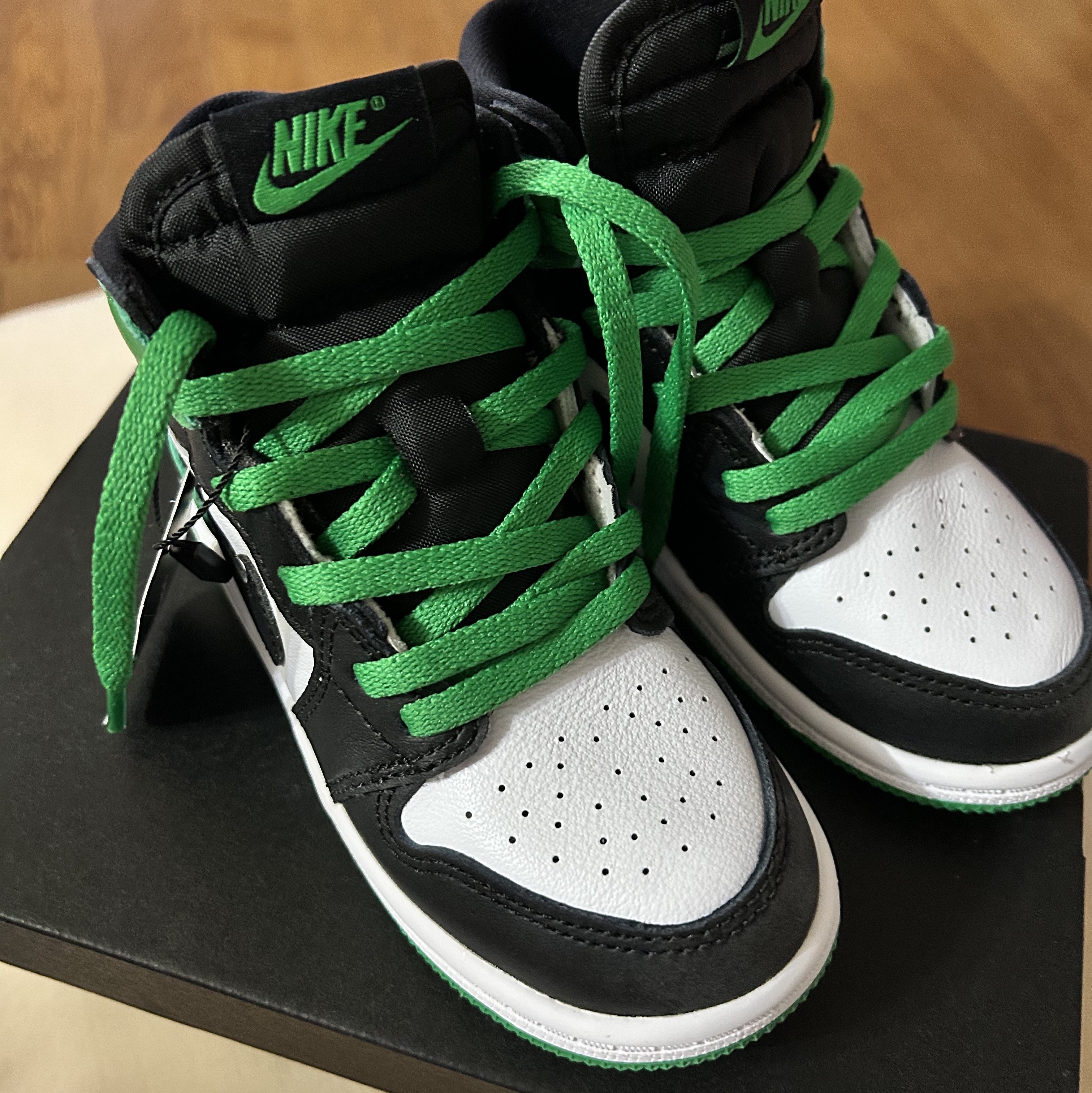 (TD) Jordan 1 Retro High OG Black and Lucky Green 착용 스타일
