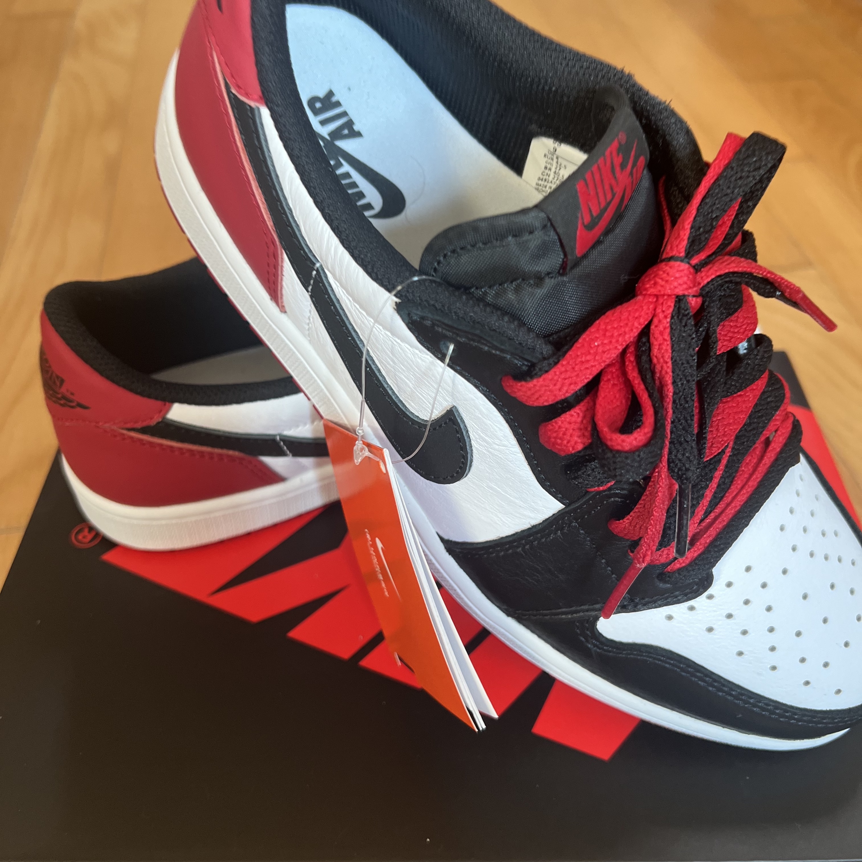 Jordan 1 Retro Low OG Black Toe 착용 스타일 - 2
