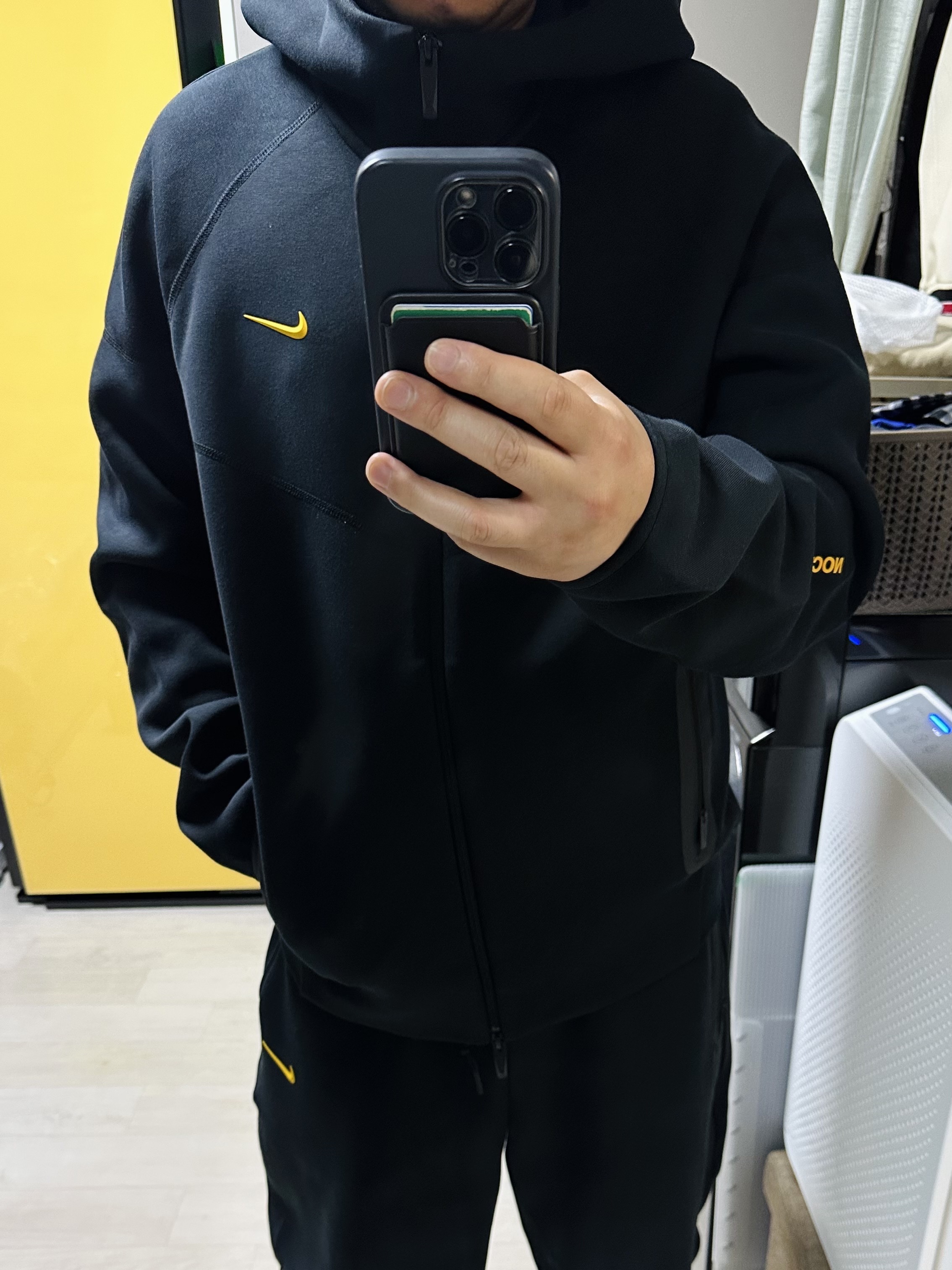 Nike x Drake Nocta Tech Fleece Hoodie Black (FD8453-010) 착용 스타일 - 1
