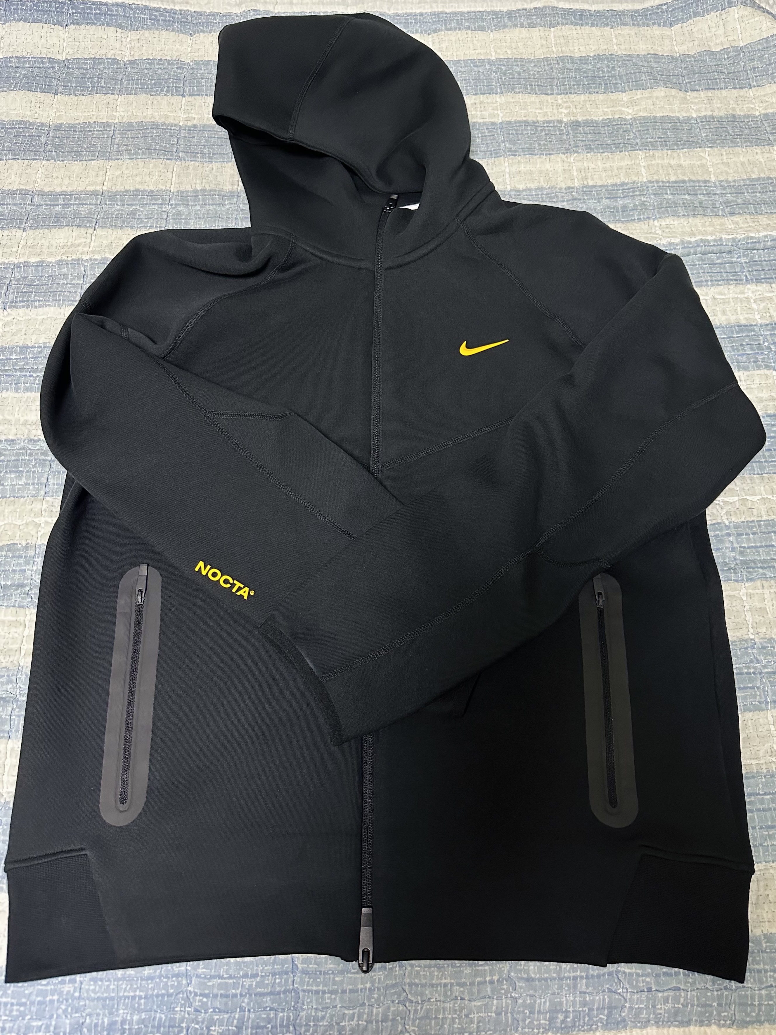 Nike x Drake Nocta Tech Fleece Hoodie Black (FD8453-010) 착용 스타일 - 2