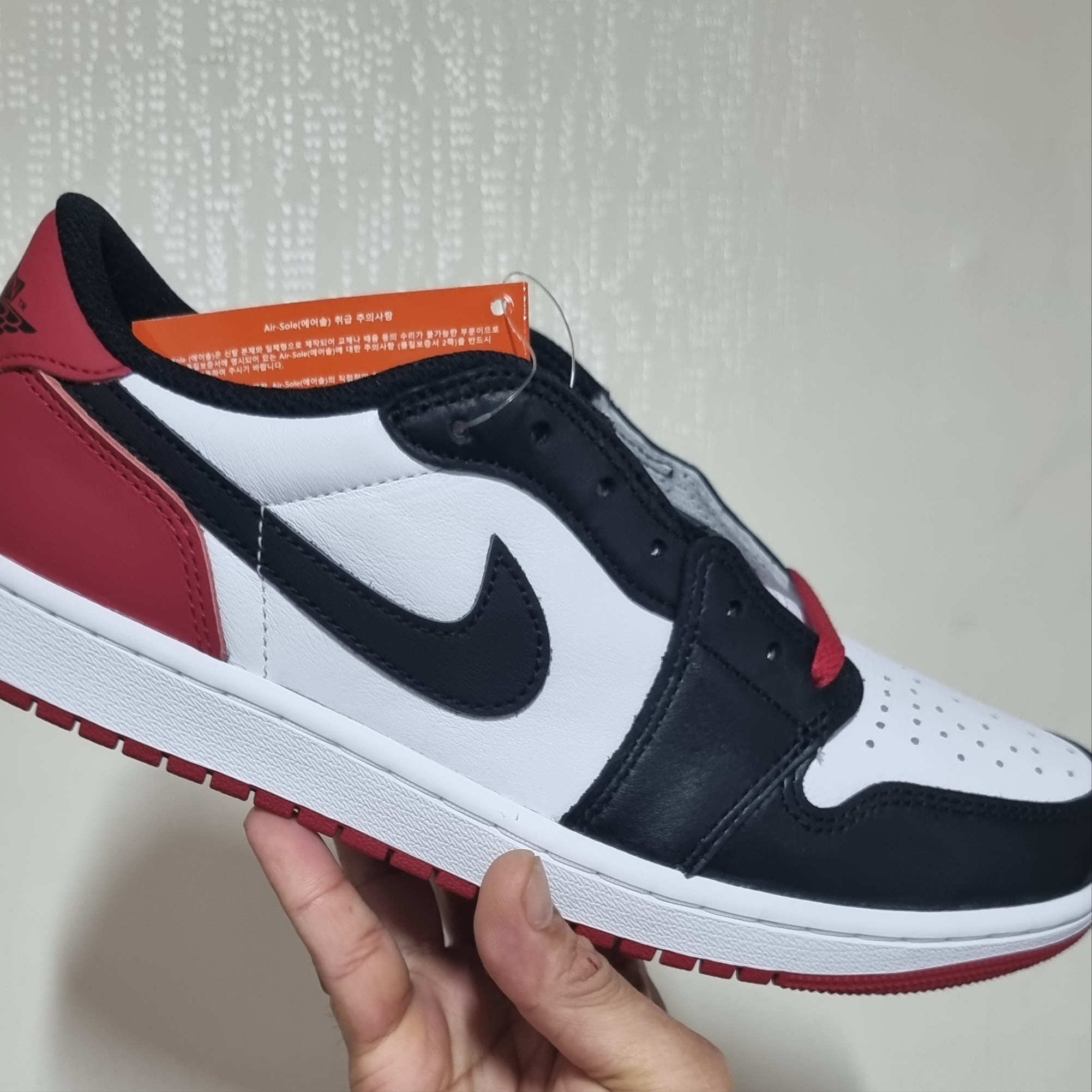 Jordan 1 Retro Low OG Black Toe 착용 스타일 - 1