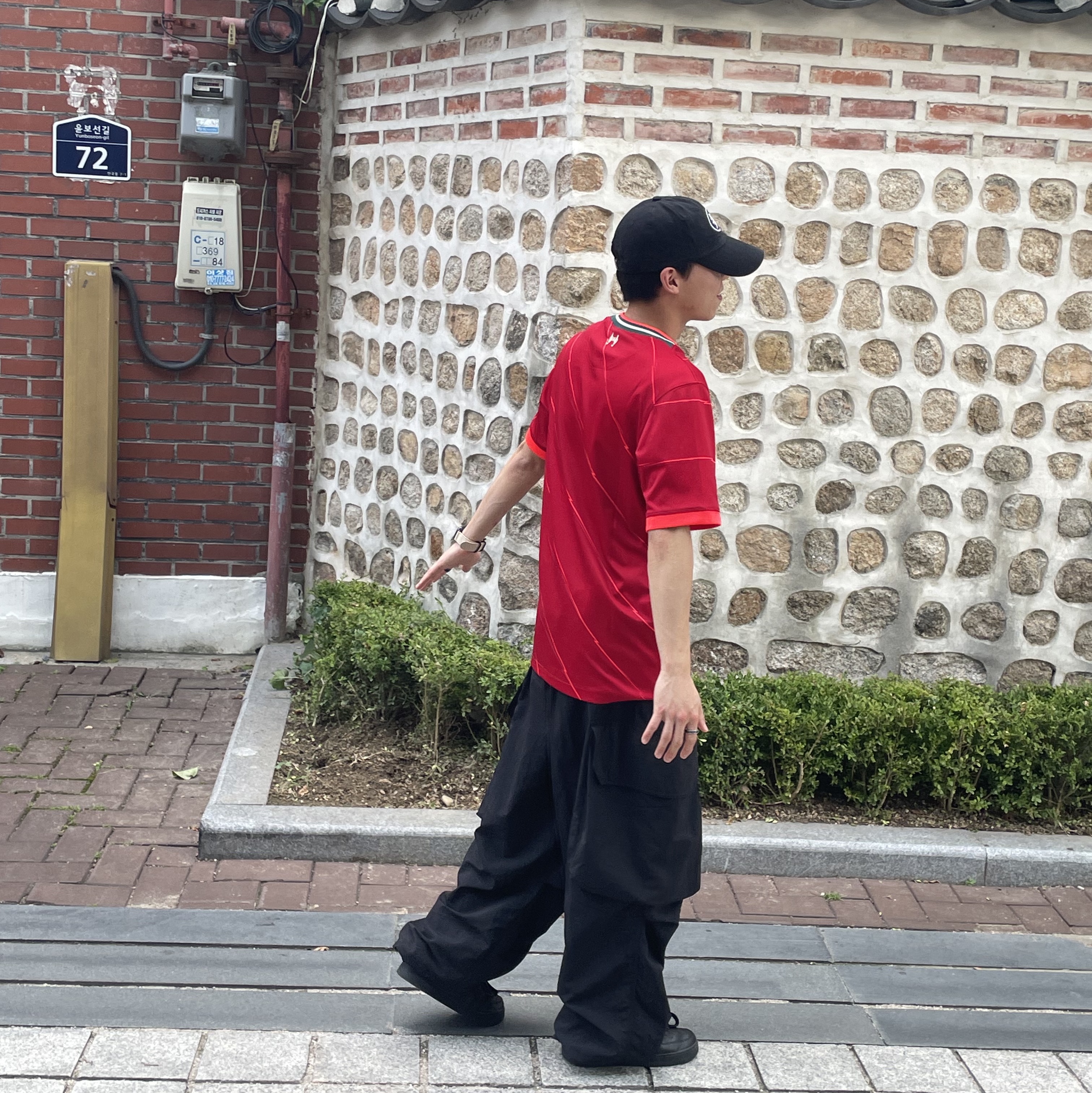 Dada Logo Cap Black White, Nike Air Force 1 '07 Low Triple Black 착용 스타일 - 1