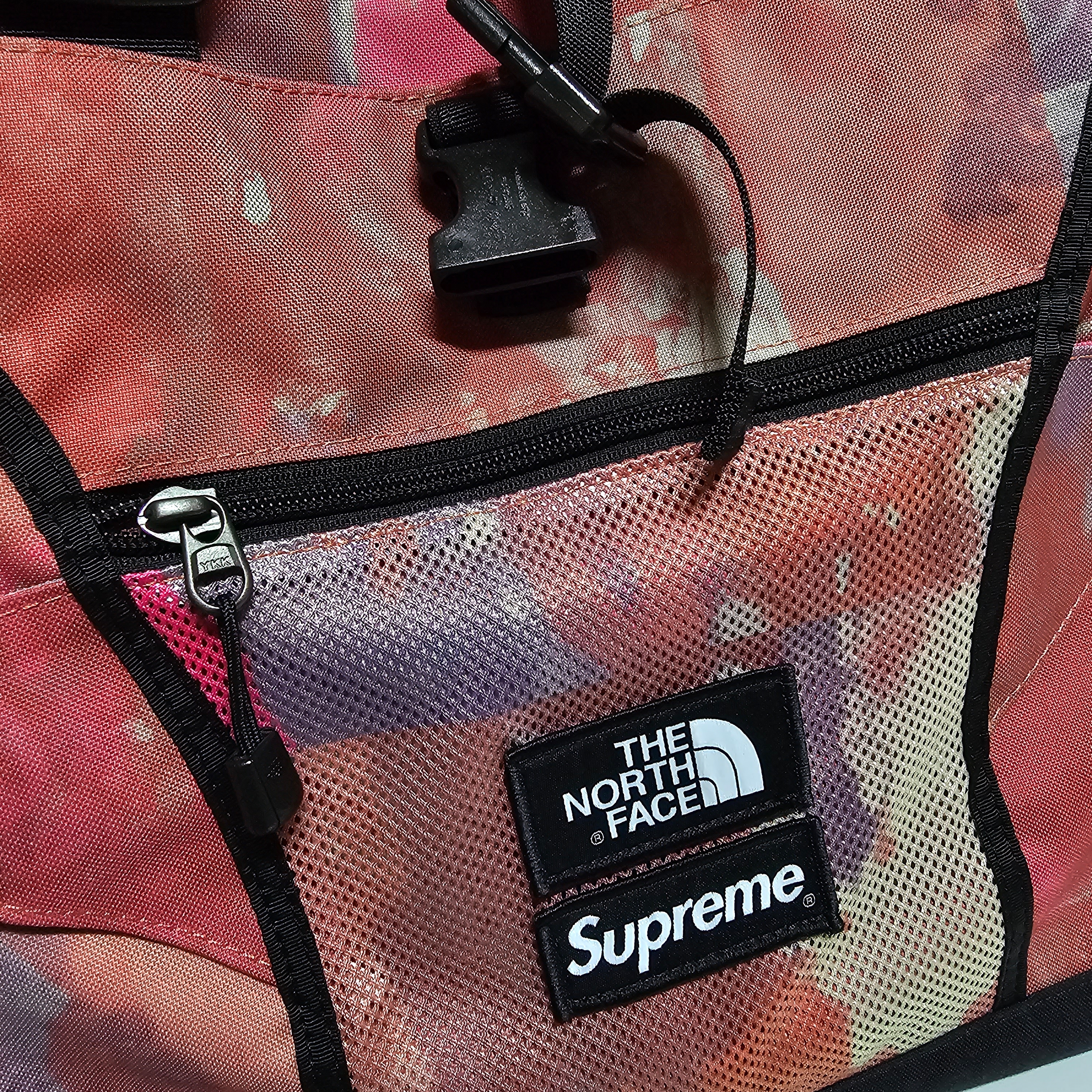 Supreme x The North Face Adventure Tote Multi-Color - 20SS 착용 스타일