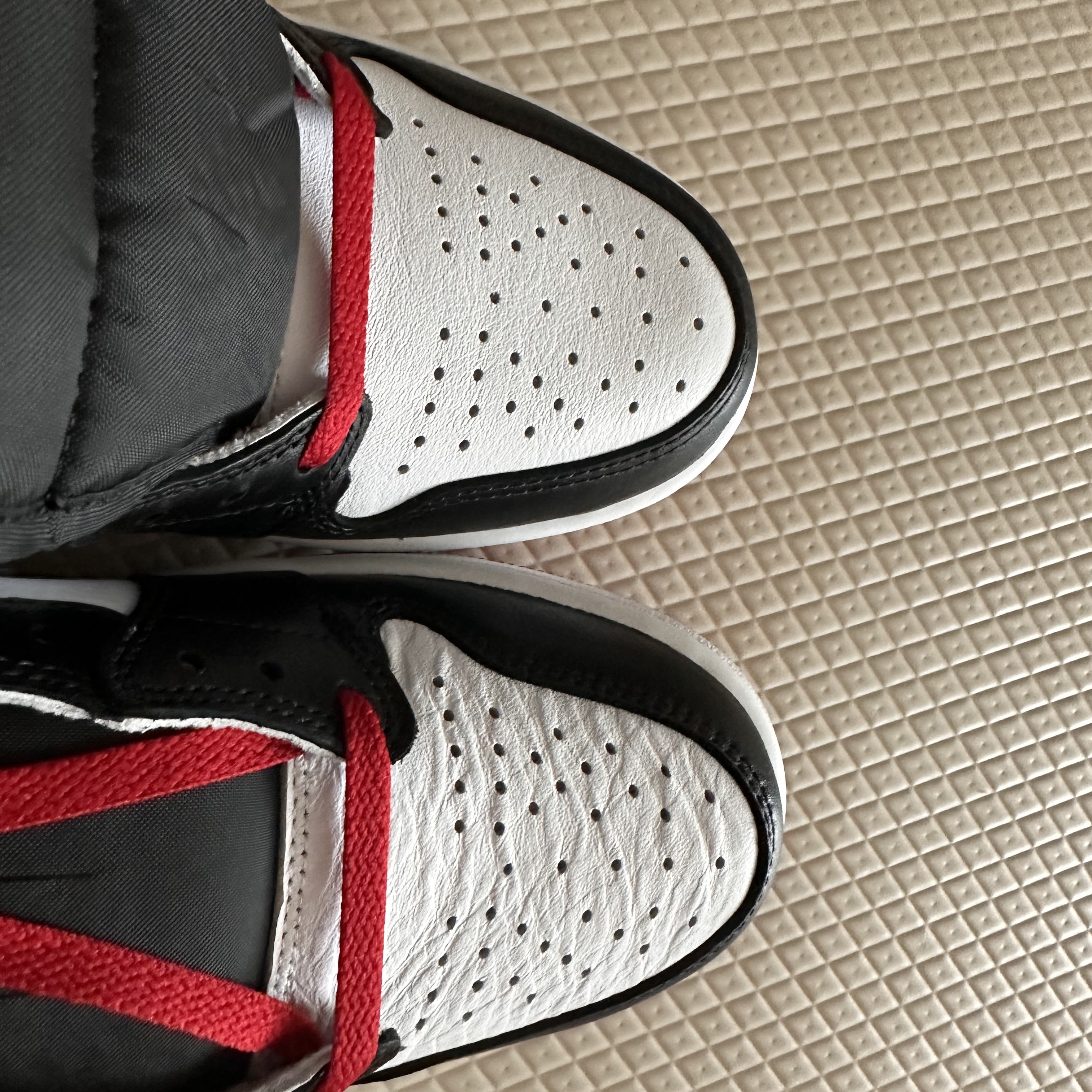 Jordan 1 Retro Low OG Black Toe 착용 스타일