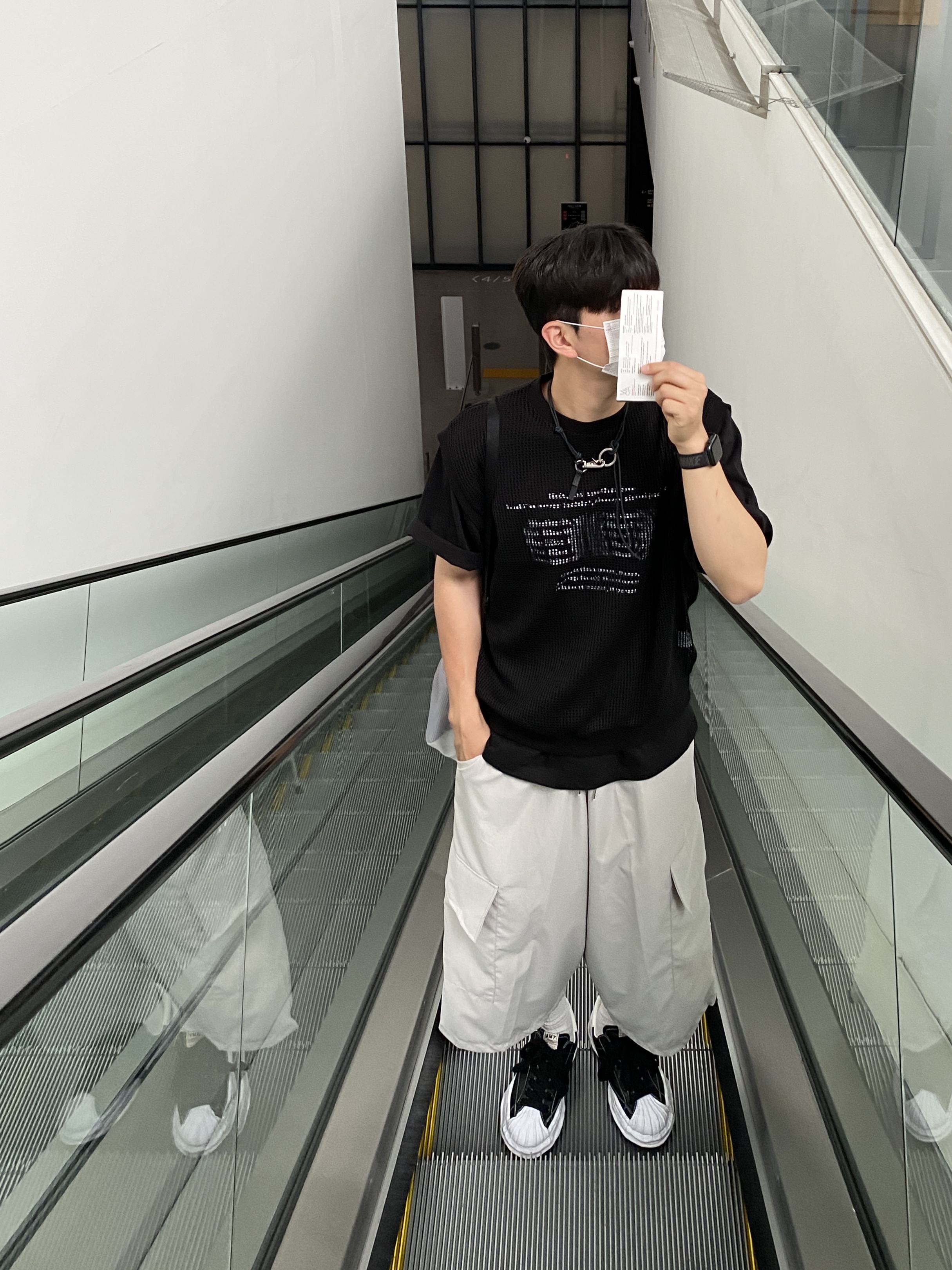Maison Mihara Yasuhiro Blakey OG Sole Leather Low-top Sneakers Black, Our Legacy Ladon Leather Keychain Black 착용 스타일 - 1