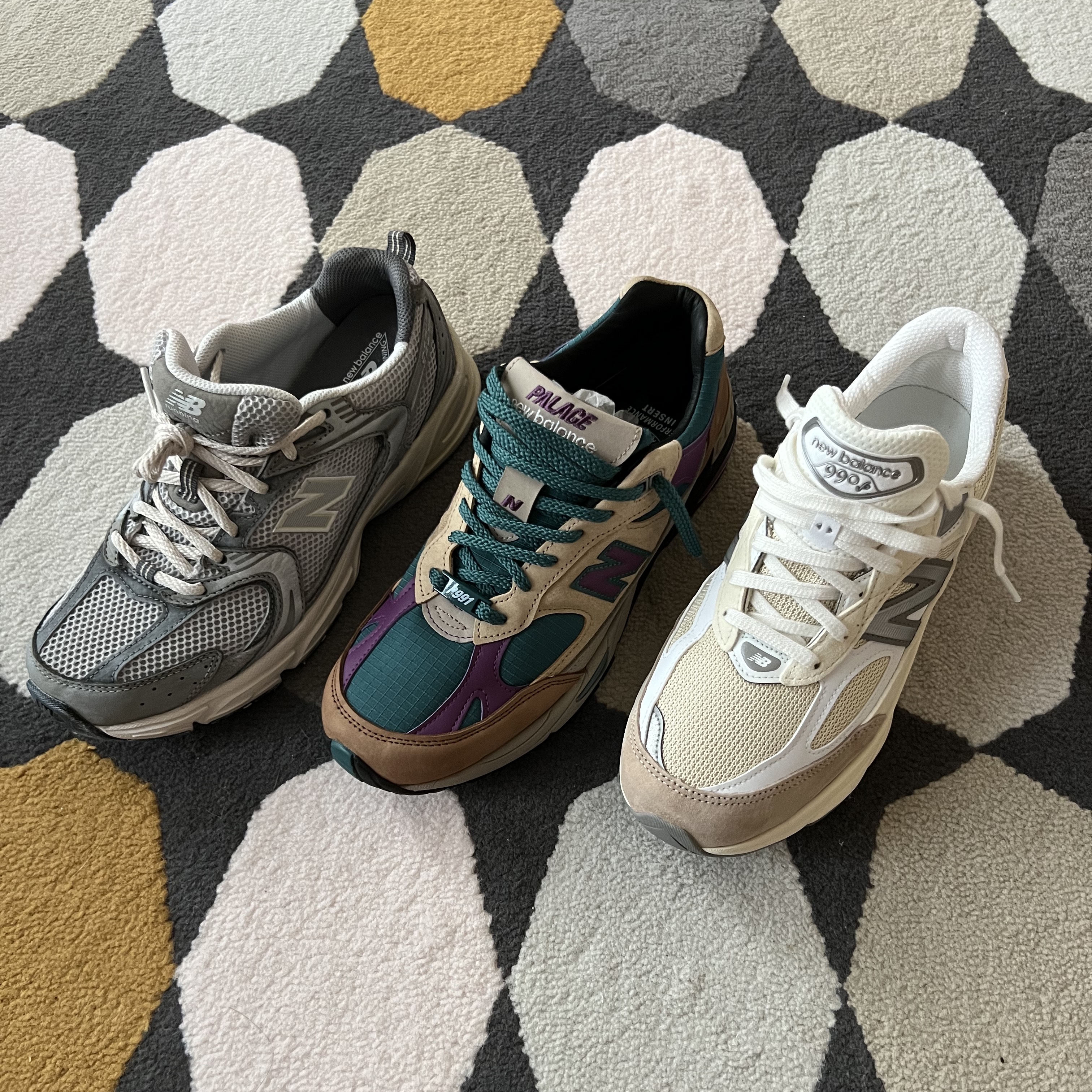 New Balance 530 Premium Vintage Grey Matter, New Balance x Palace 991 Made in UK Teal Brown 착용 스타일
