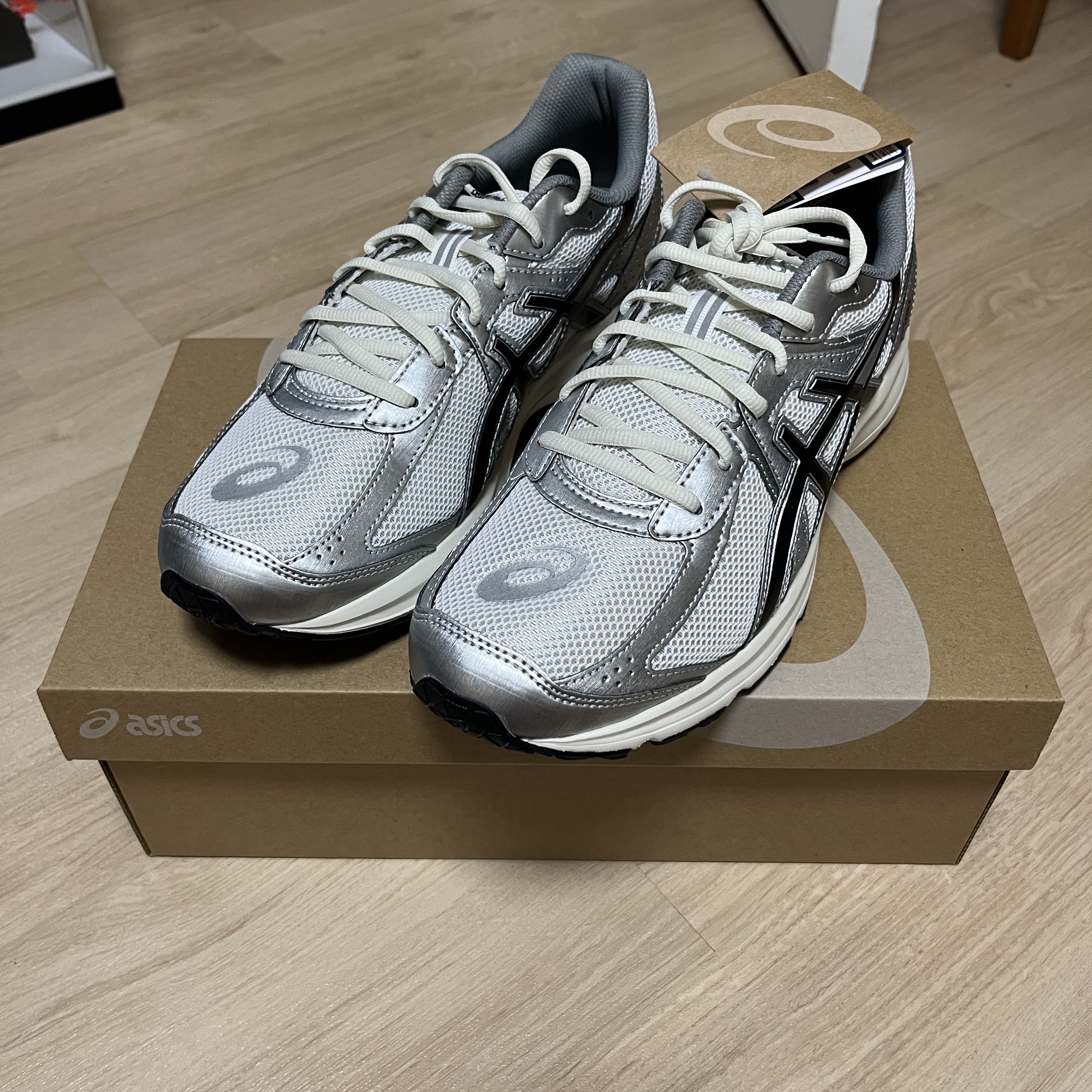 Asics Jog 100 S White Black - 2E Wide 착용 스타일