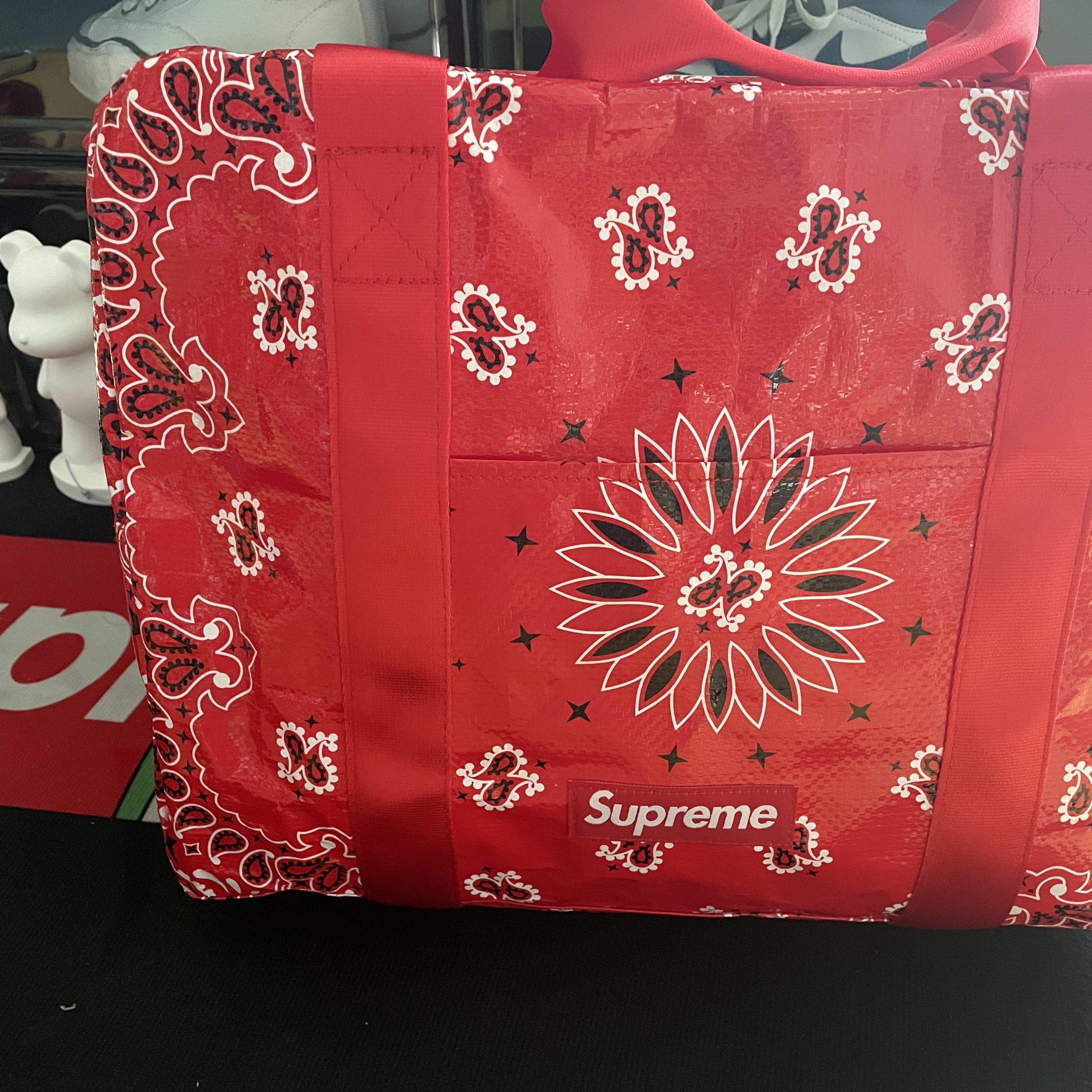 Supreme Bandana Tarp Small Duffle Bag Red - 21SS 착용 스타일