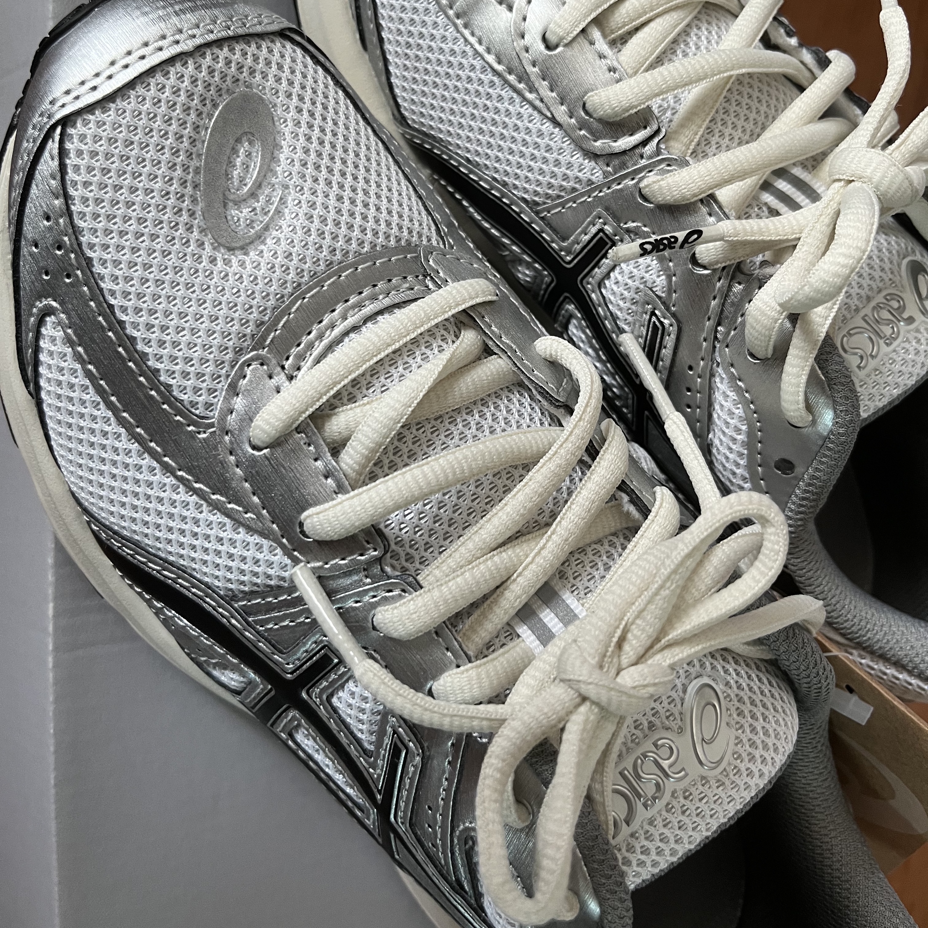 Asics Jog 100 S White Black - 2E Wide 착용 스타일