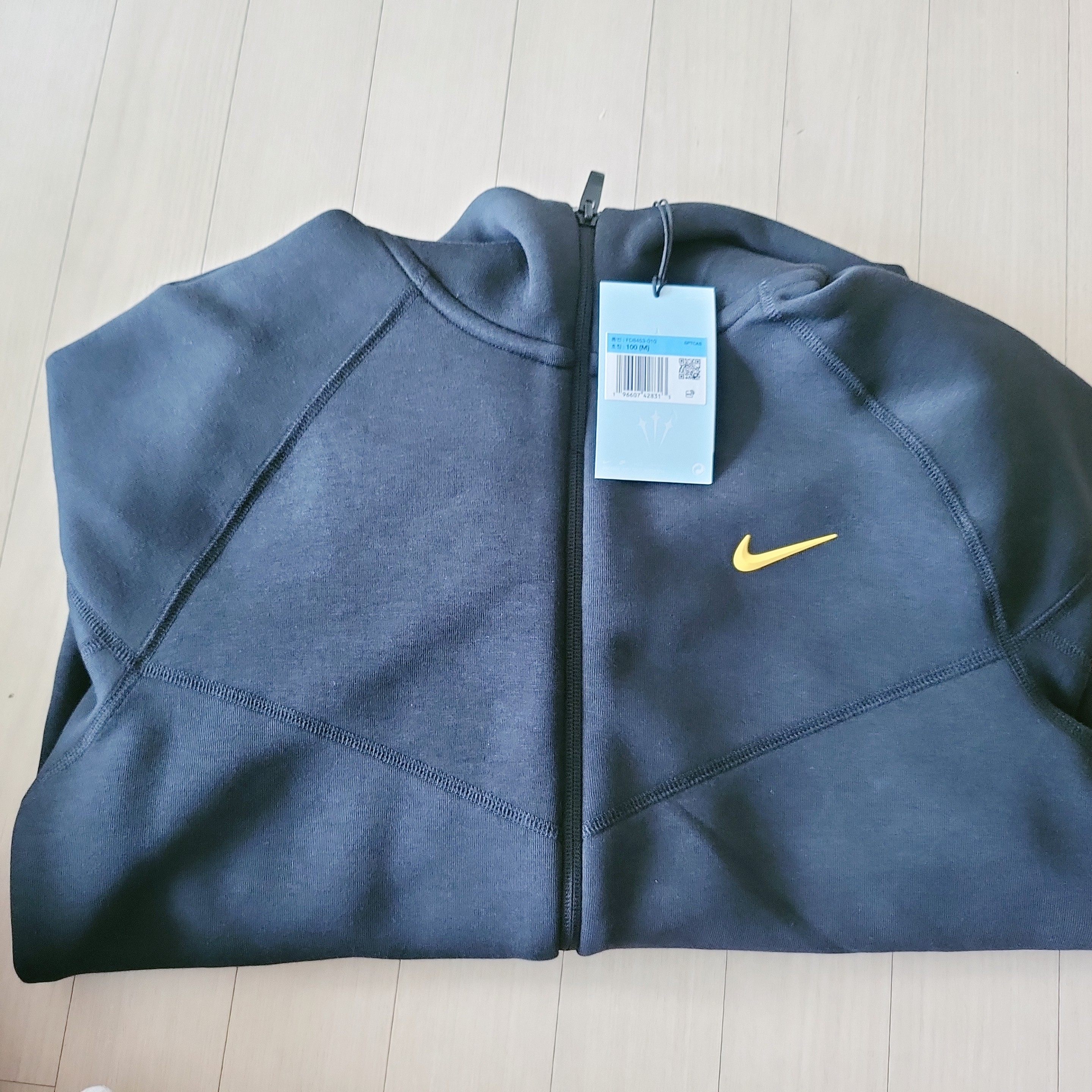 Nike x Drake Nocta Tech Fleece Hoodie Black (FD8453-010) 착용 스타일 - 1
