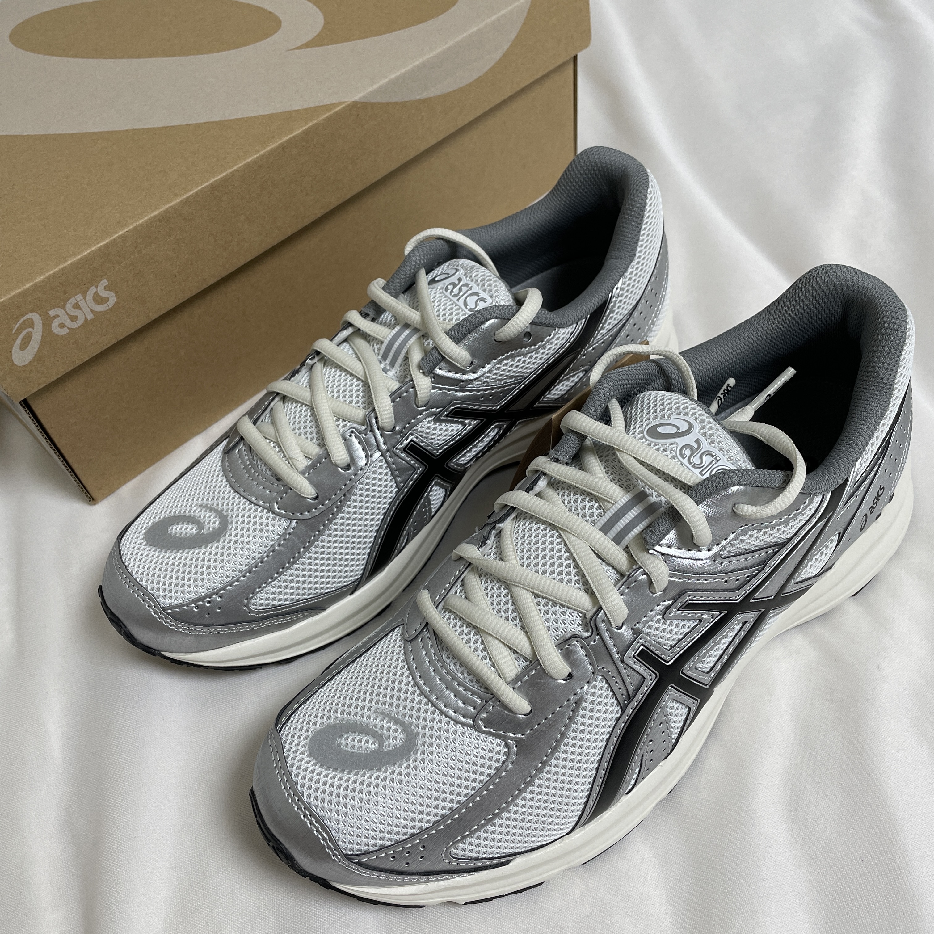 Asics Jog 100 S White Black - 2E Wide 착용 스타일 - 2