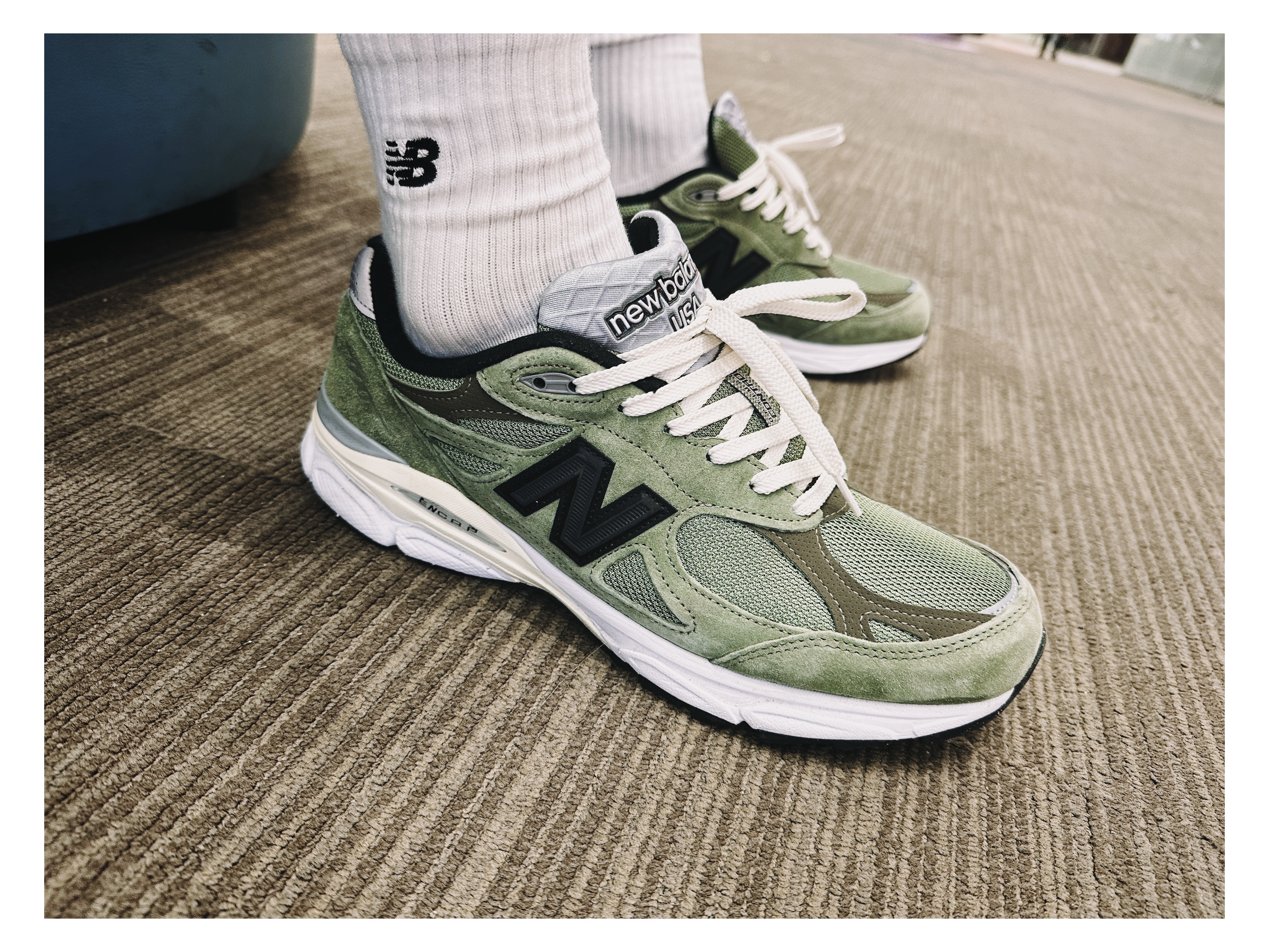 New Balance x JJJJound 990v3 Olive 착용 스타일 - 1