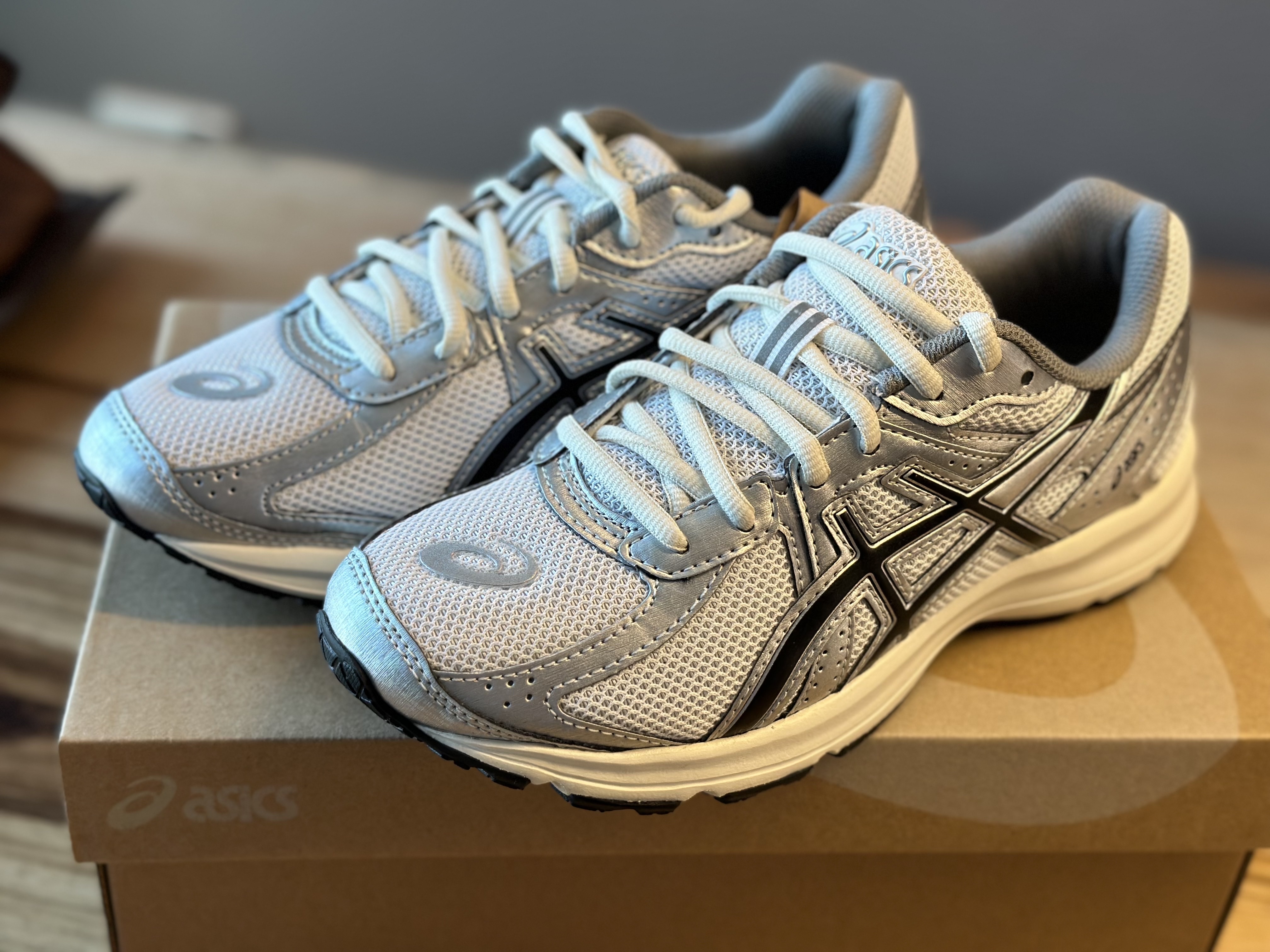 Asics Jog 100 S White Black - 2E Wide 착용 스타일 - 4