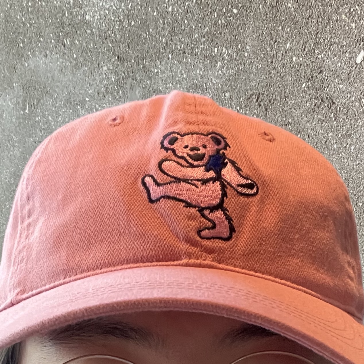 Thisisneverthat x Grateful Dead Dancing Bear Cap Dusty Pink 착용 스타일 - 2