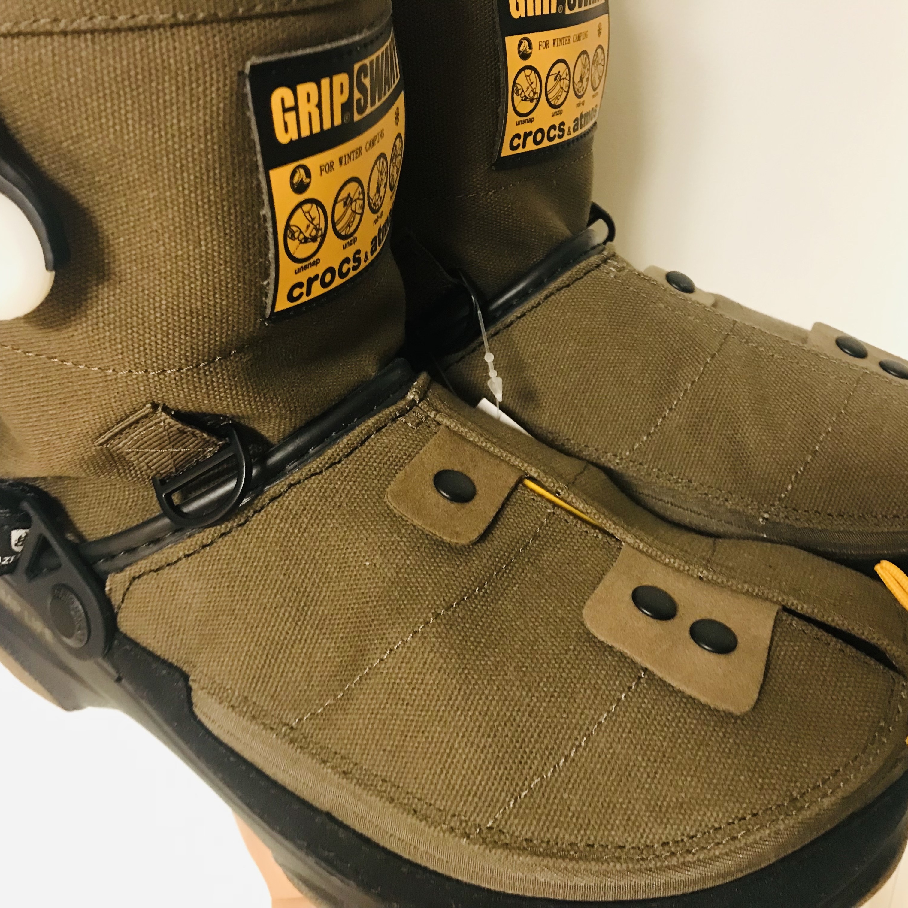Crocs x Grip Swany x Atmos Classic All Terrain Clog Olive 착용 스타일
