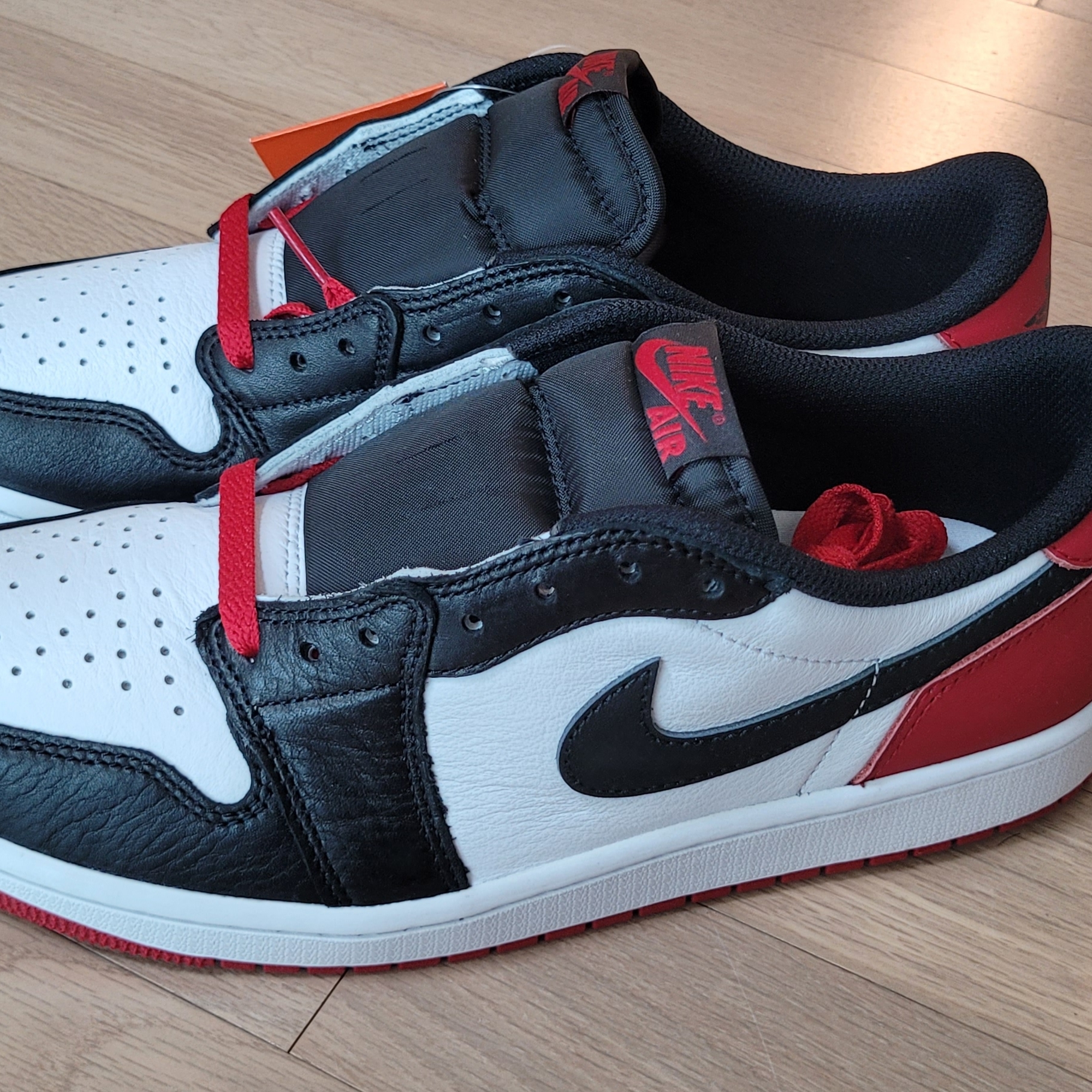 Jordan 1 Retro Low OG Black Toe 착용 스타일 - 1