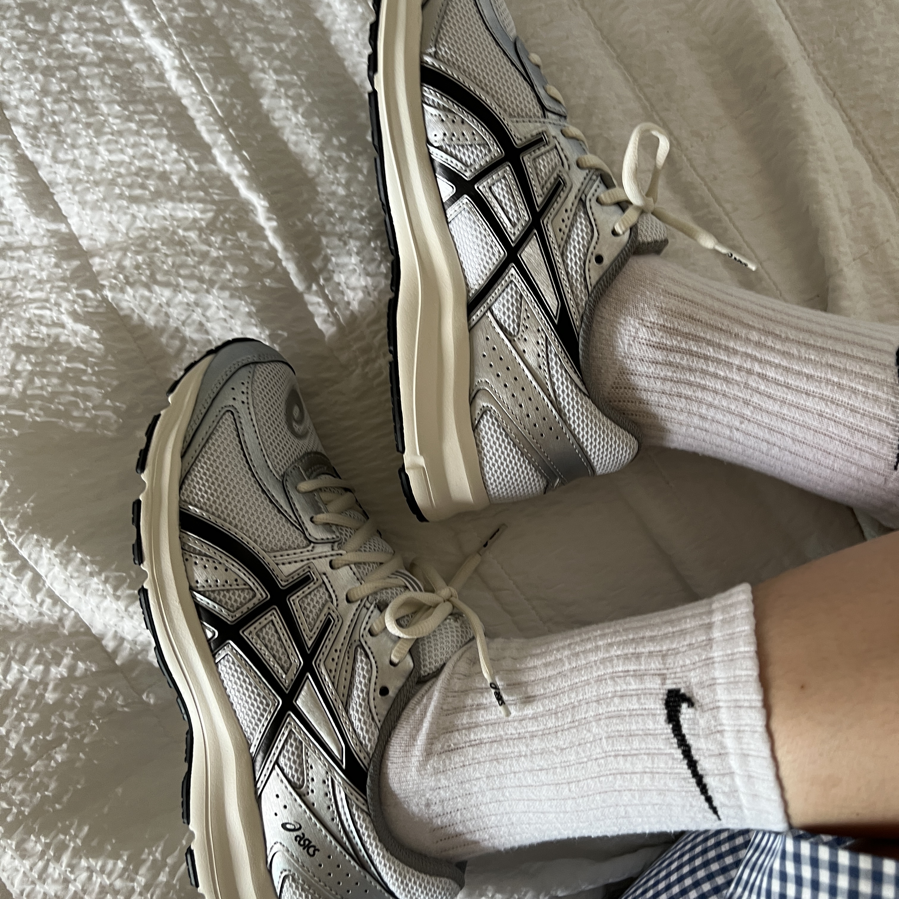 Asics Jog 100 S White Black - 2E Wide 착용 스타일 - 3
