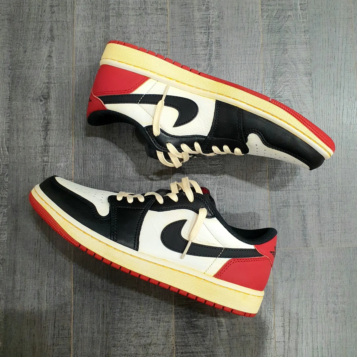 Jordan 1 Retro Low OG Black Toe 착용 스타일 - 2