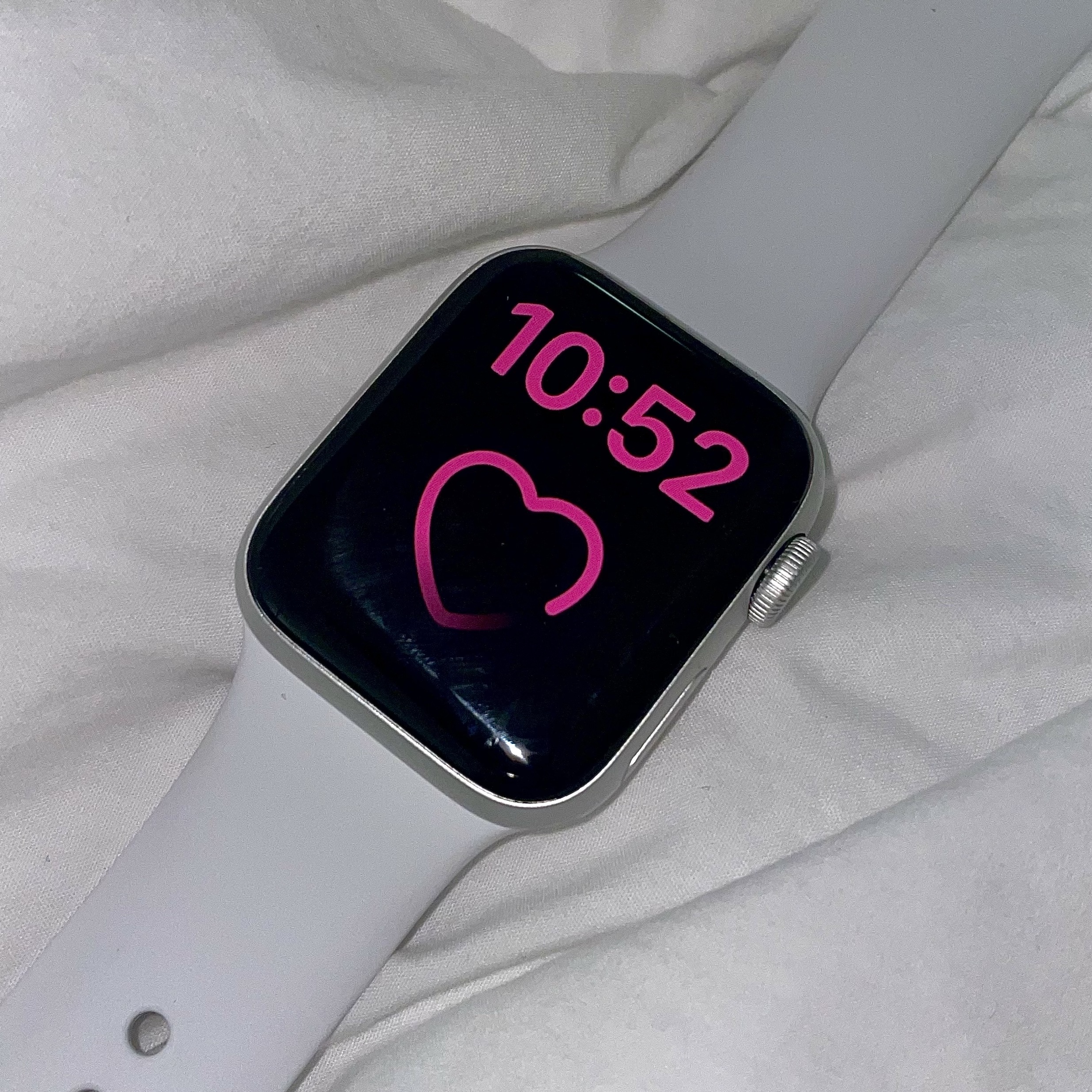 Apple Watch SE 40mm GPS Silver Aluminum Case with Sport Band White (Korean Ver.) 착용 스타일