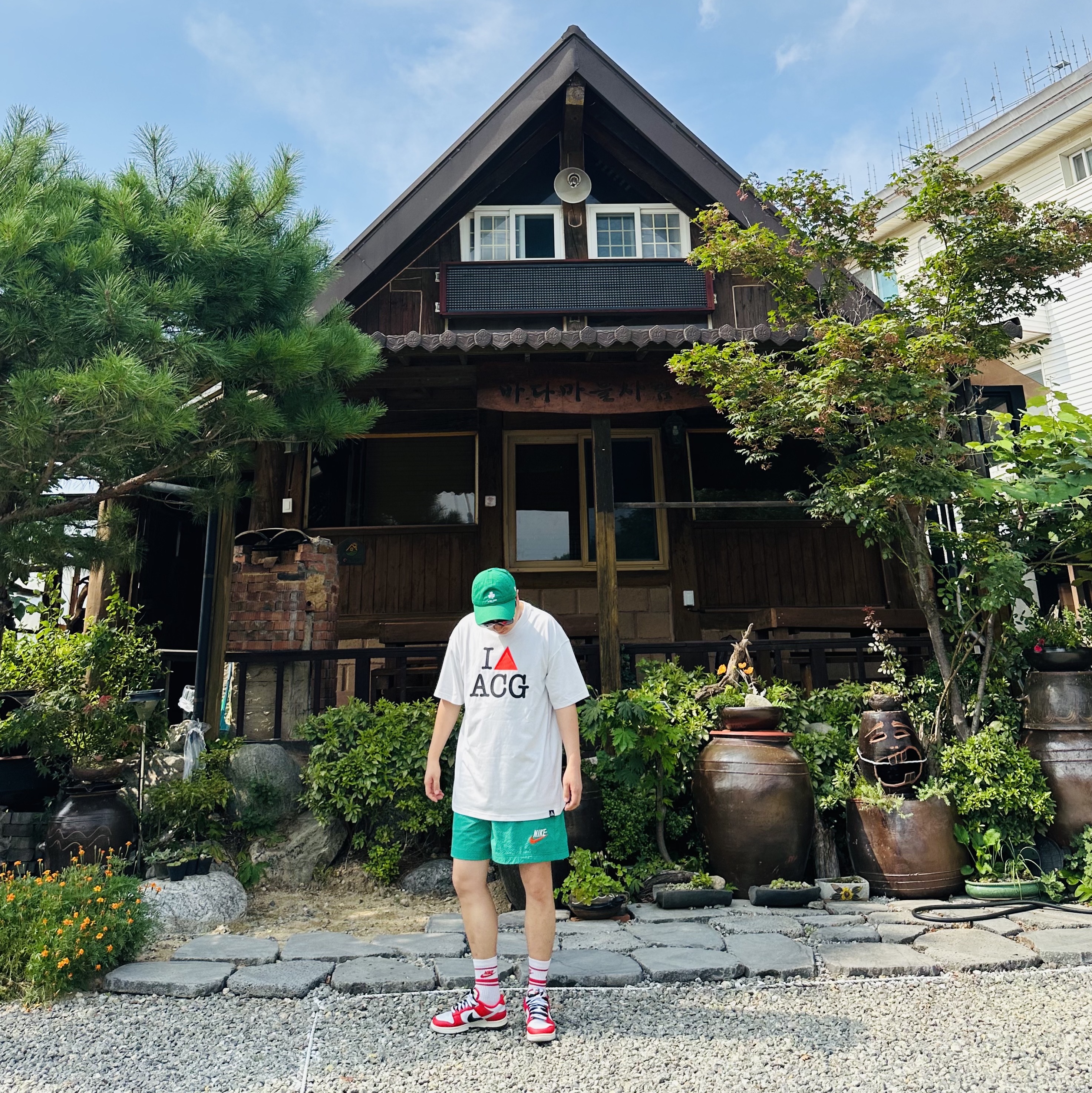 Nike NRG Heart ACG T-Shirt White - US/EU, Nike Essential Crew Socks Stripe University Red (3 Pack/Korean Ver.) ์ฐฉ์ฉ ์คํ์ผ - 1