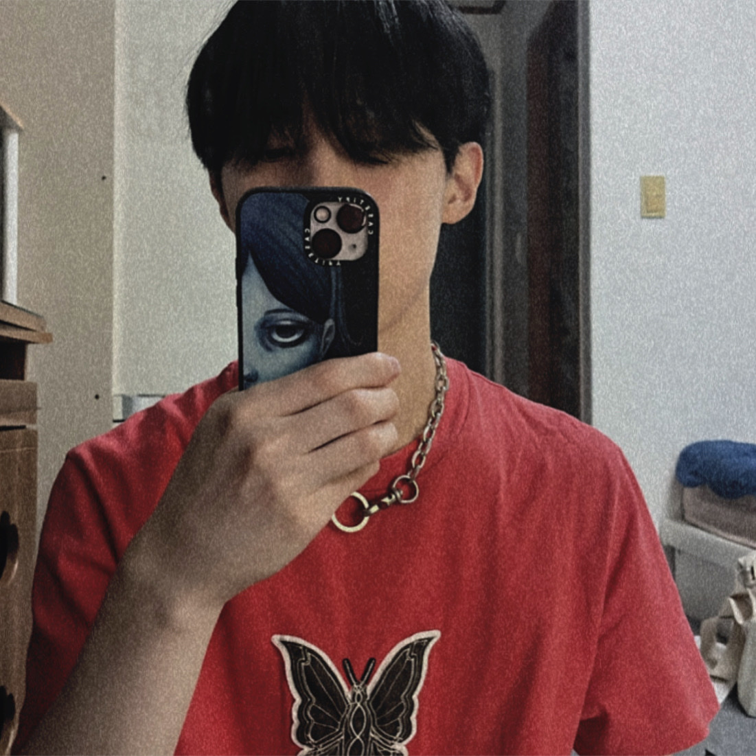 Our Legacy Box T-Shirt Raspberry Red Schmetterling, Our Legacy Ladon Brass Keychain Matte Nickel 착용 스타일