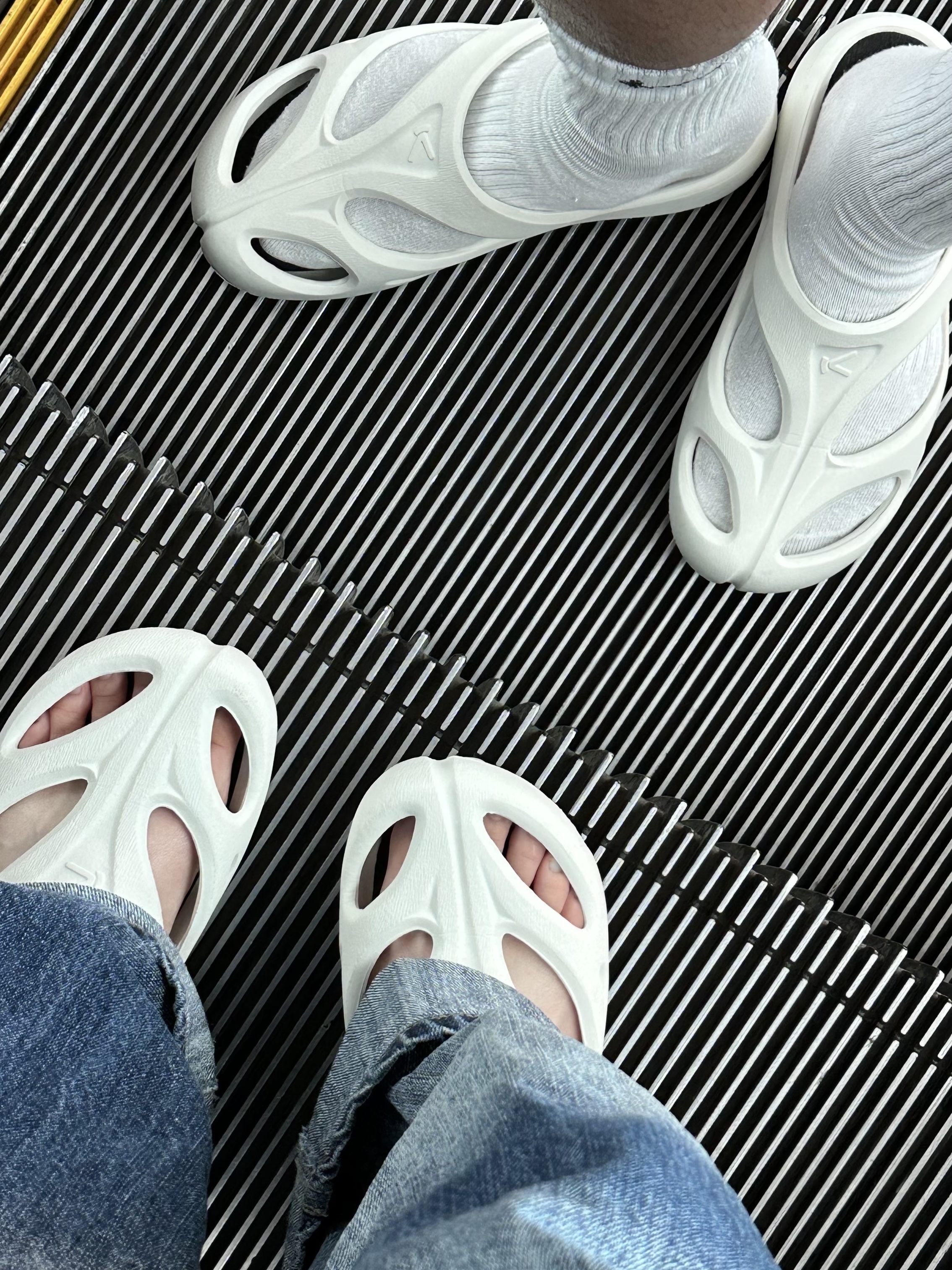 (W) Keen Shanti White Black 착용 스타일