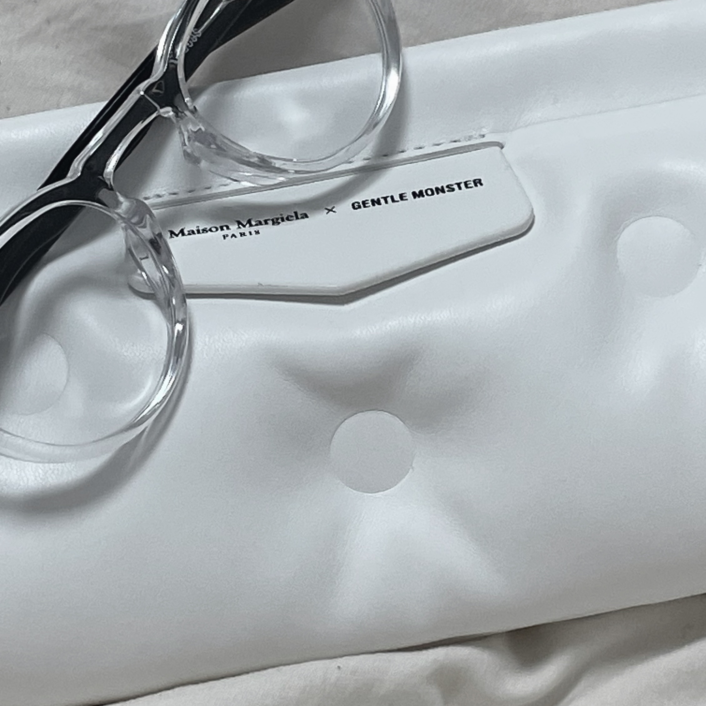 Gentle Monster x Maison Margiela MM009S Clear Black Gradient 착용 스타일