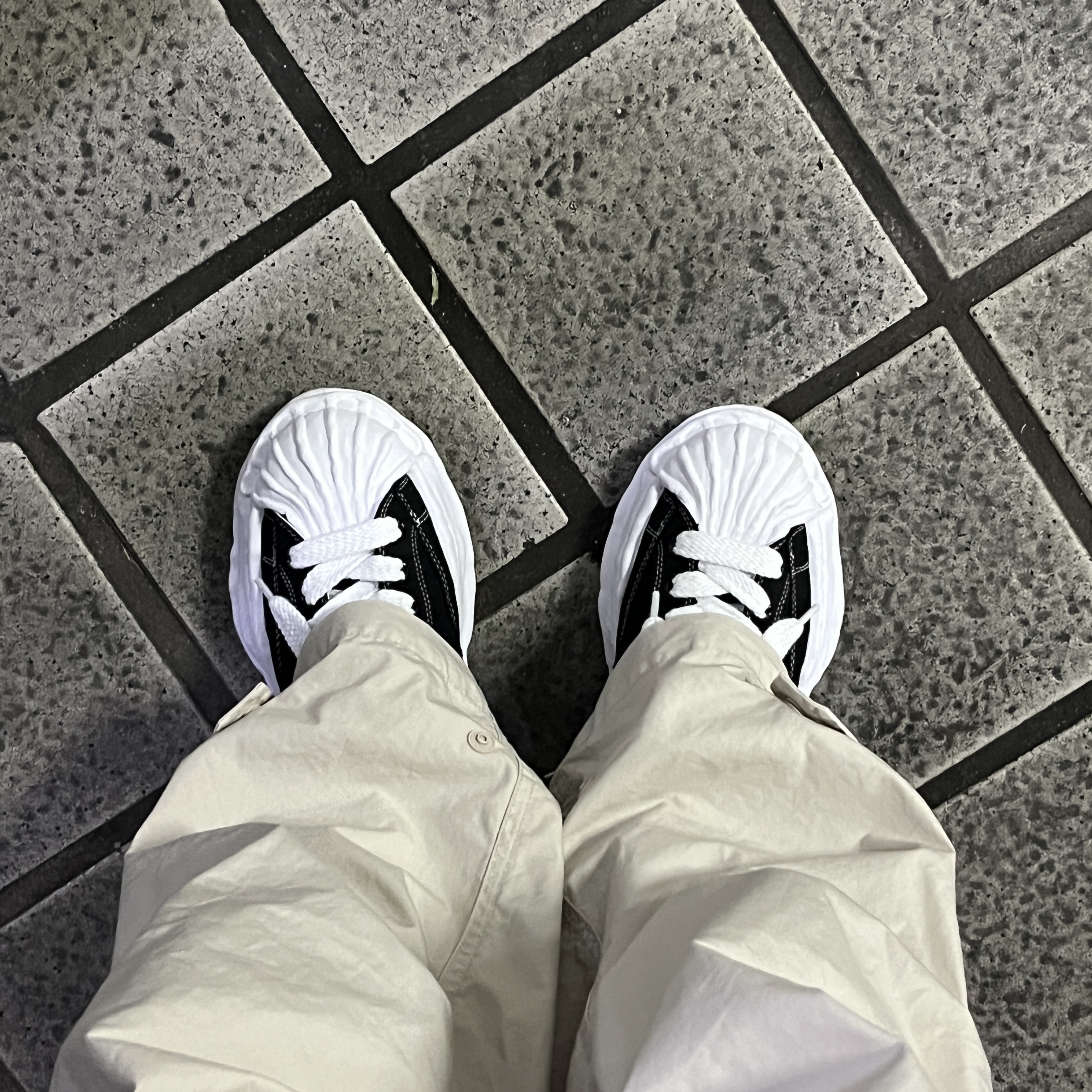 Maison Mihara Yasuhiro Blakey OG Sole Canvas Low-top Sneakers Black White 착용 스타일