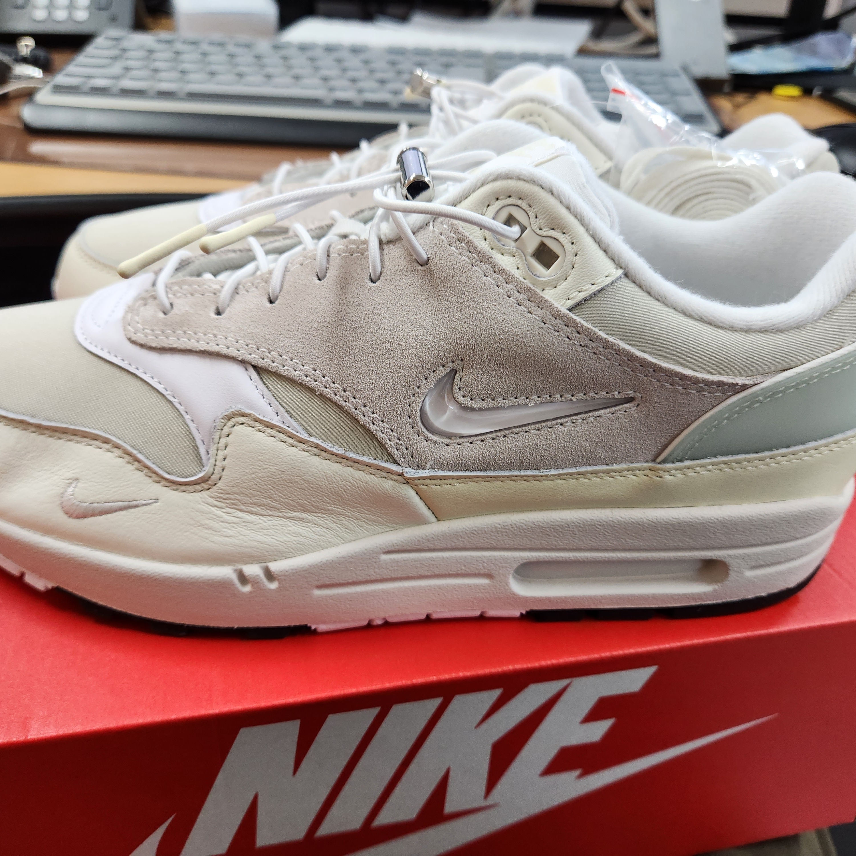 Nike Air Max 1 Hangul Day 착용 스타일 - 1