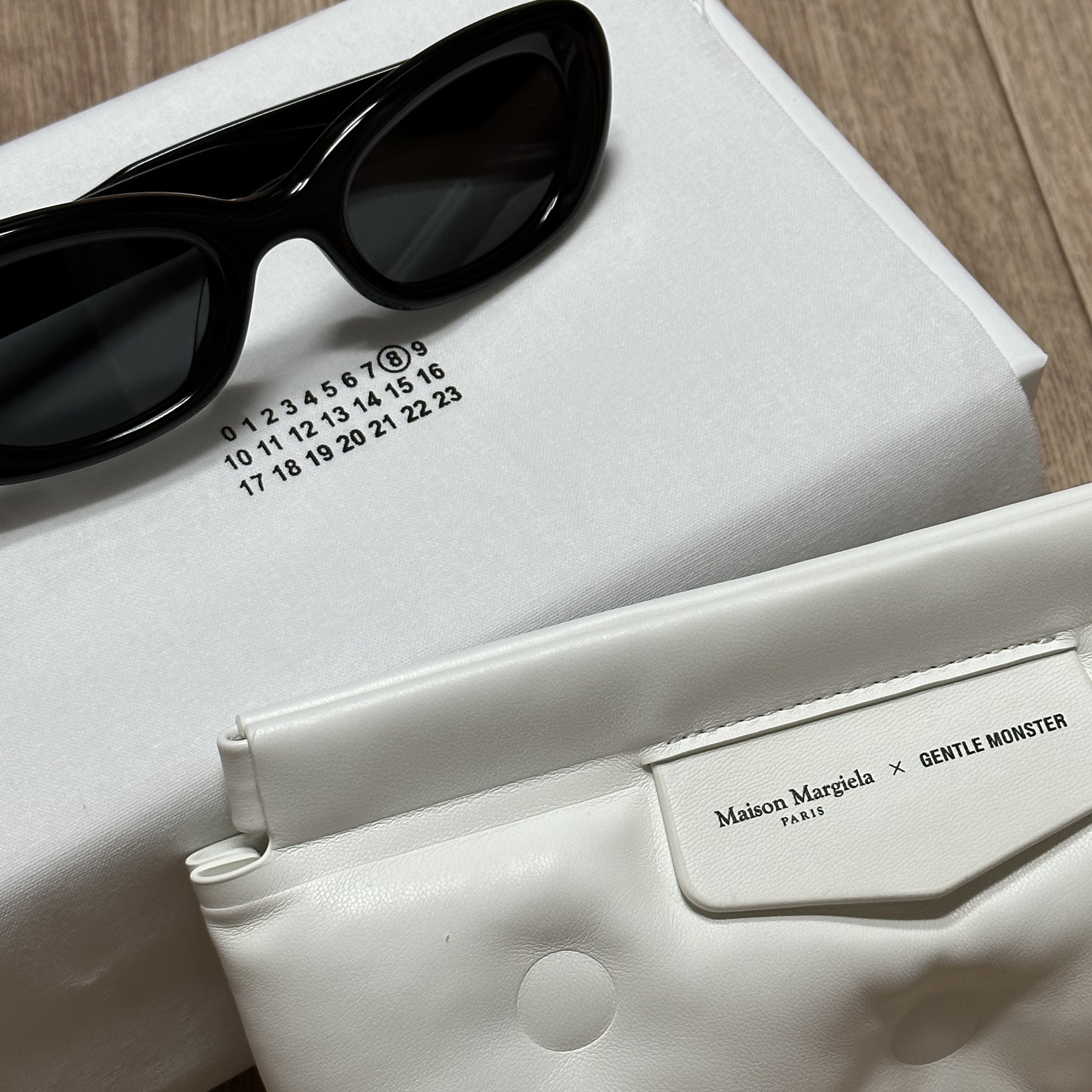 Gentle Monster x Maison Margiela MM004 Black Black 착용 스타일