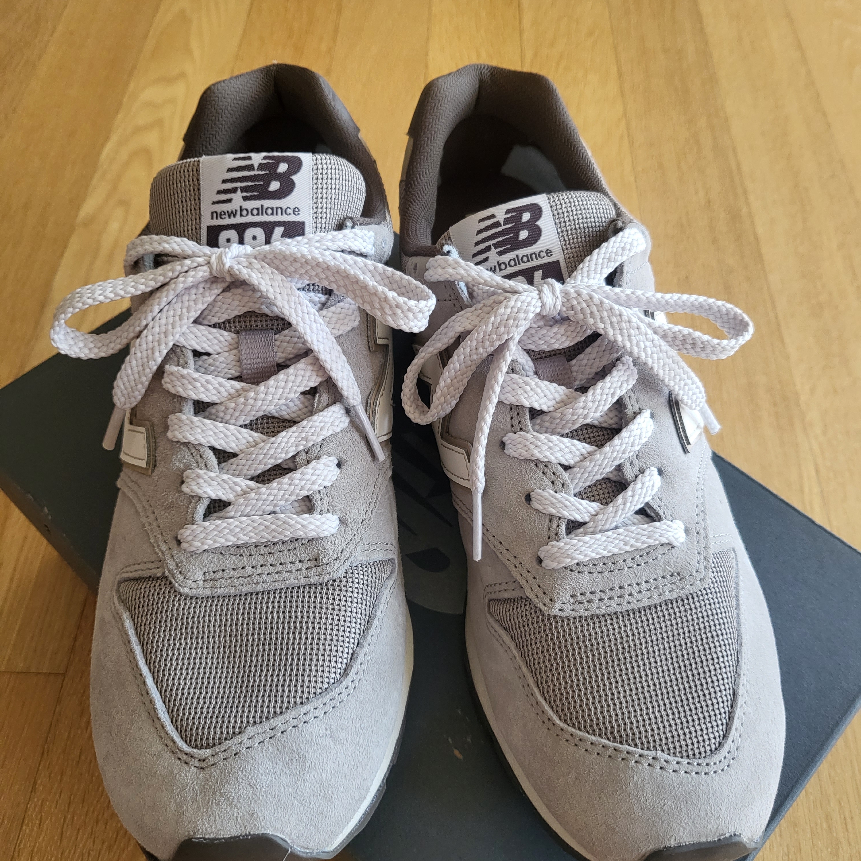 New Balance 996 Brown 착용 스타일 - 2