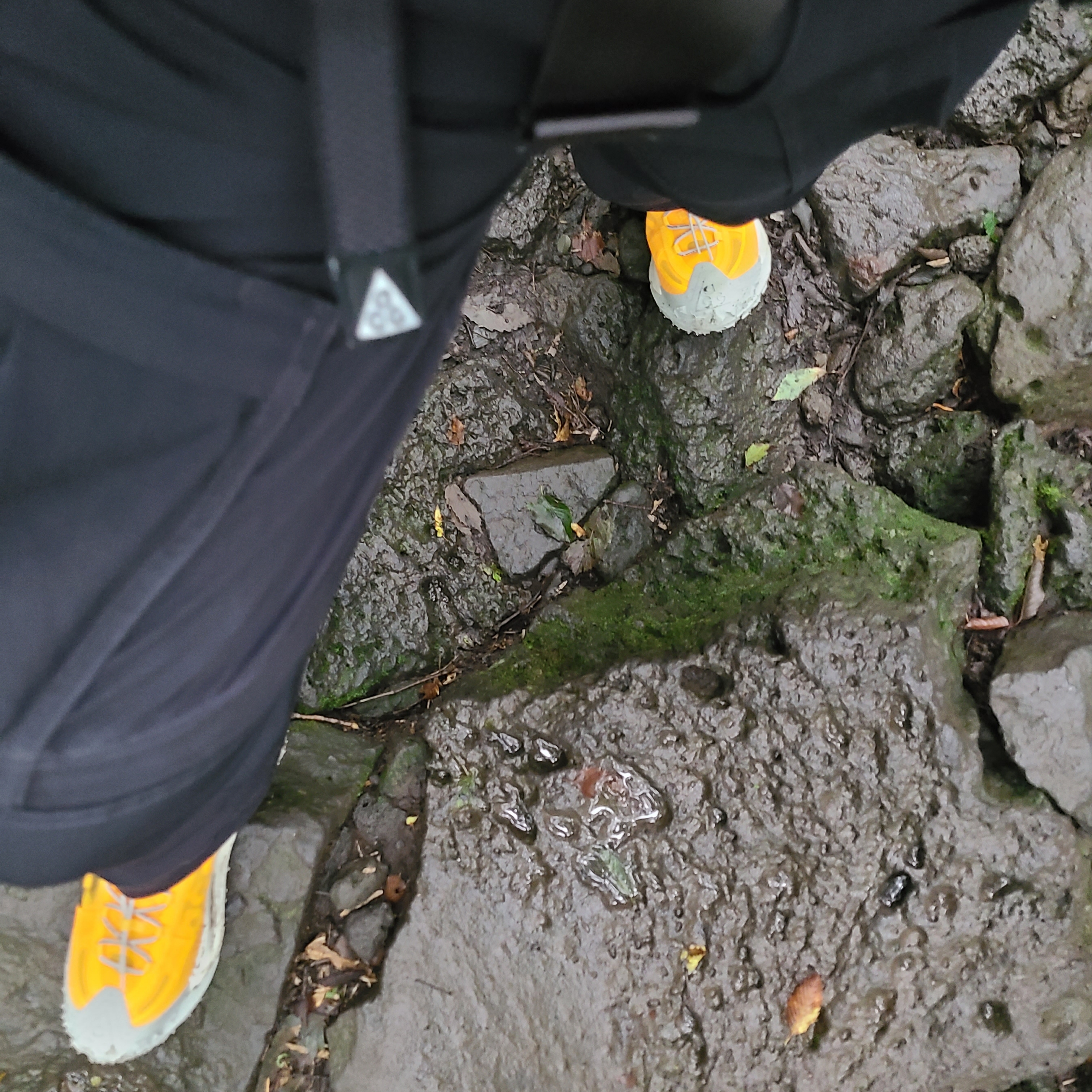 Nike ACG Mountain Fly 2 Low Laser Orange, Nike ACG Smith Summit Cargo Pants Black - Asia 착용 스타일 - 5