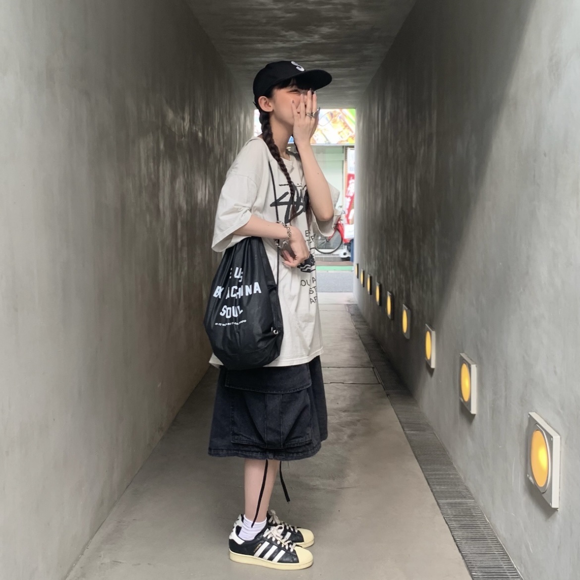 Adidas Superstar 82 Black White, Supreme Pigment Print S Logo 6-Panel Black - 22FW 착용 스타일 - 3