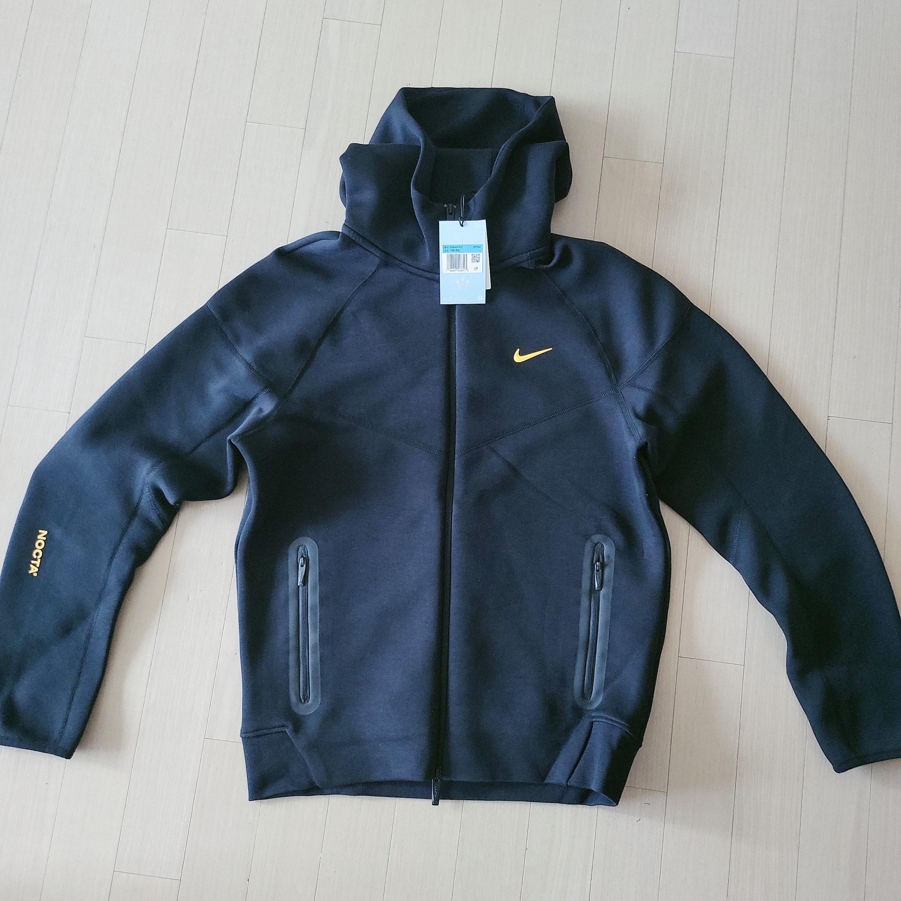 Nike x Drake Nocta Tech Fleece Hoodie Black (FD8453-010) 착용 스타일 - 2