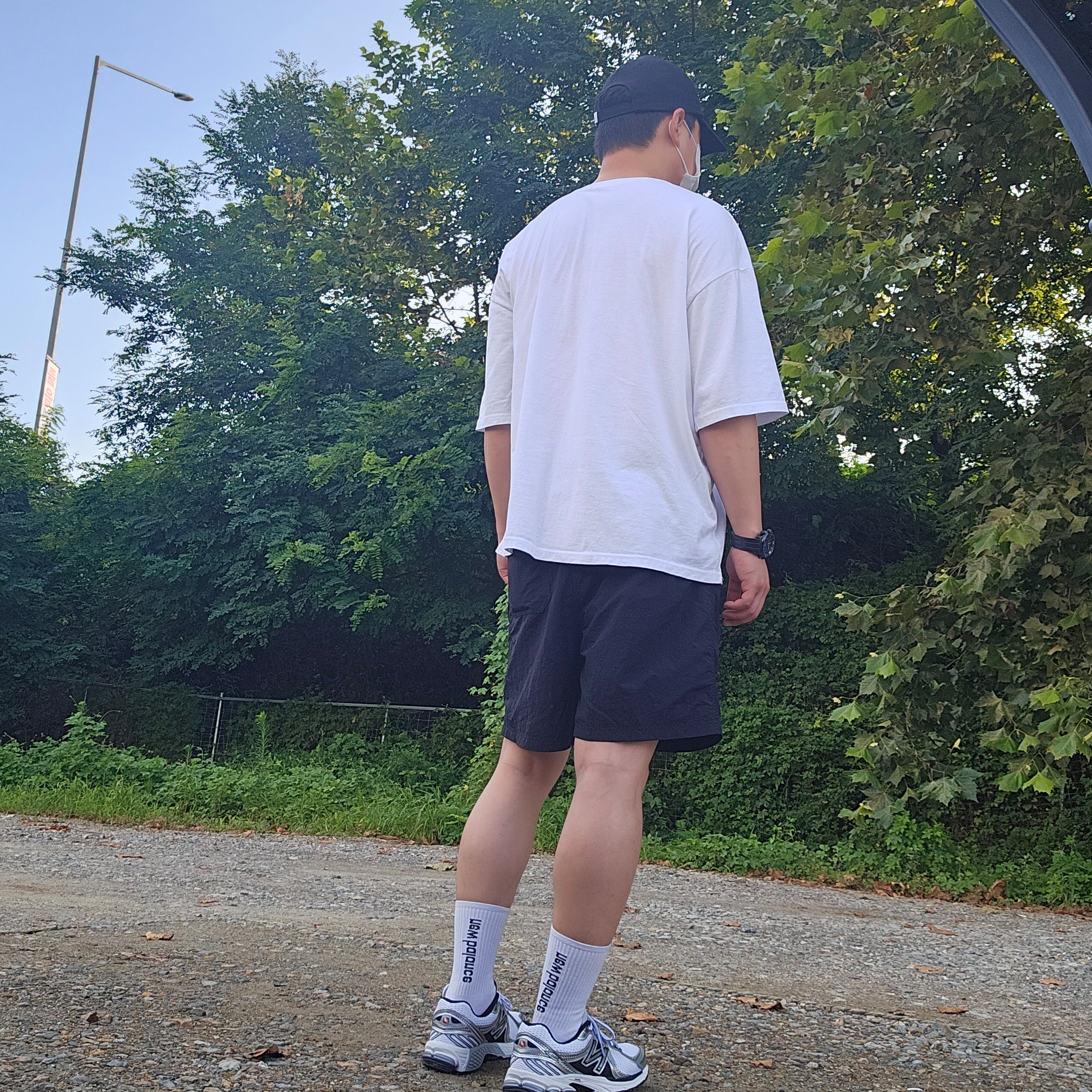 New Balance 860v2 White Black 착용 스타일 - 2