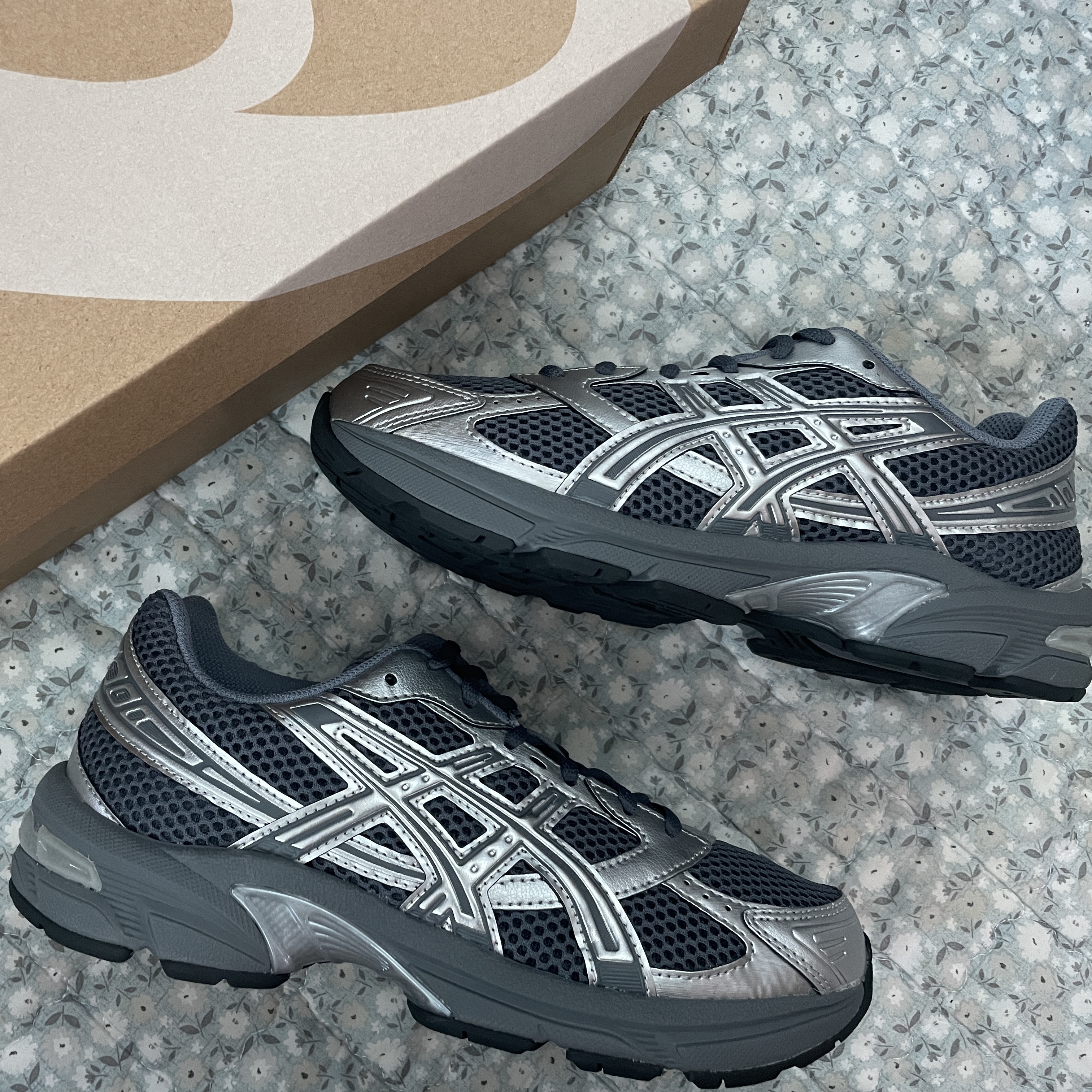 Asics Gel-1130 Steel Grey Pure Silver 착용 스타일
