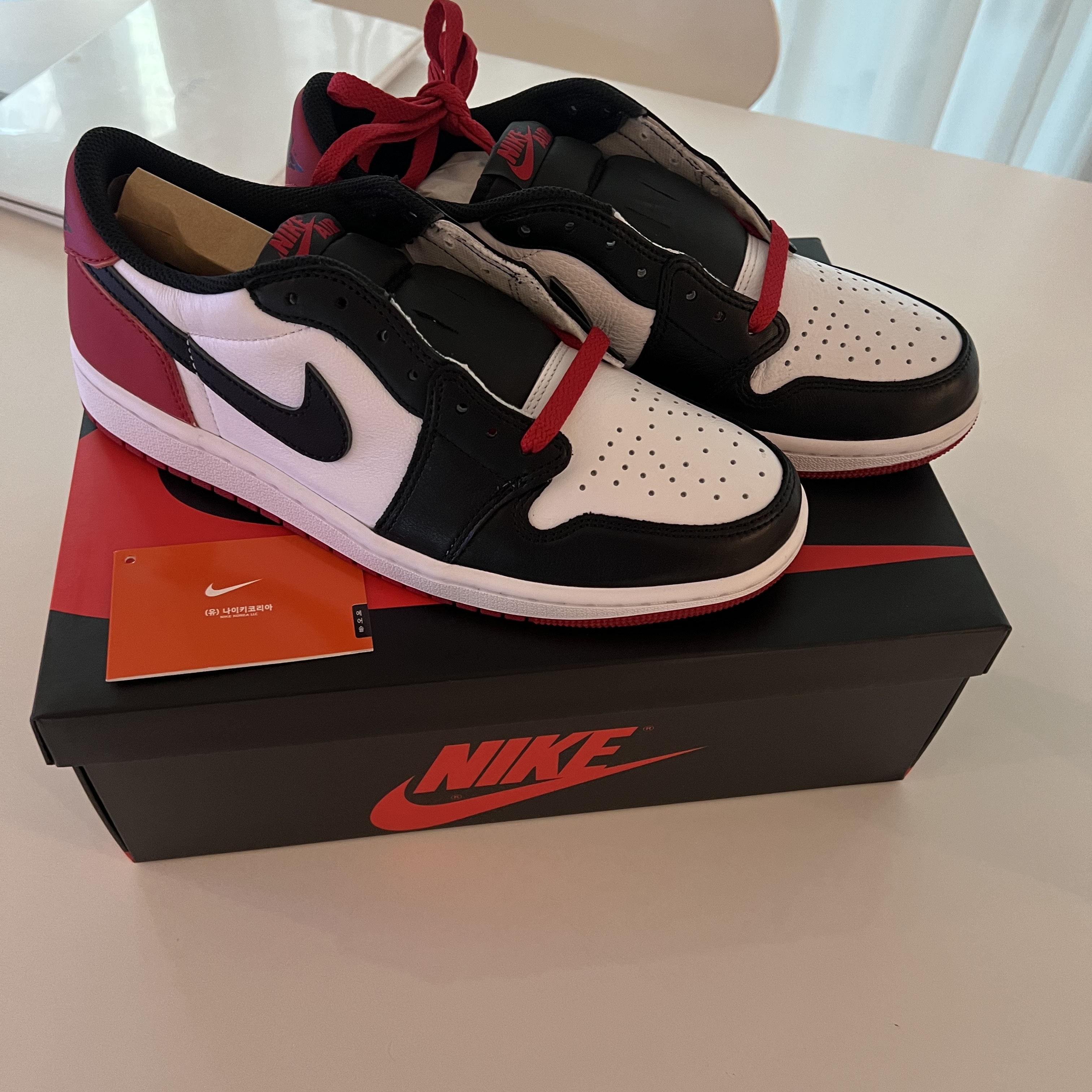 Jordan 1 Retro Low OG Black Toe 착용 스타일 - 3