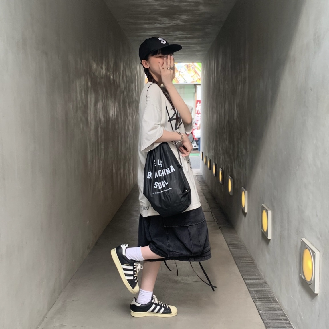 Adidas Superstar 82 Black White, Supreme Pigment Print S Logo 6-Panel Black - 22FW 착용 스타일 - 4