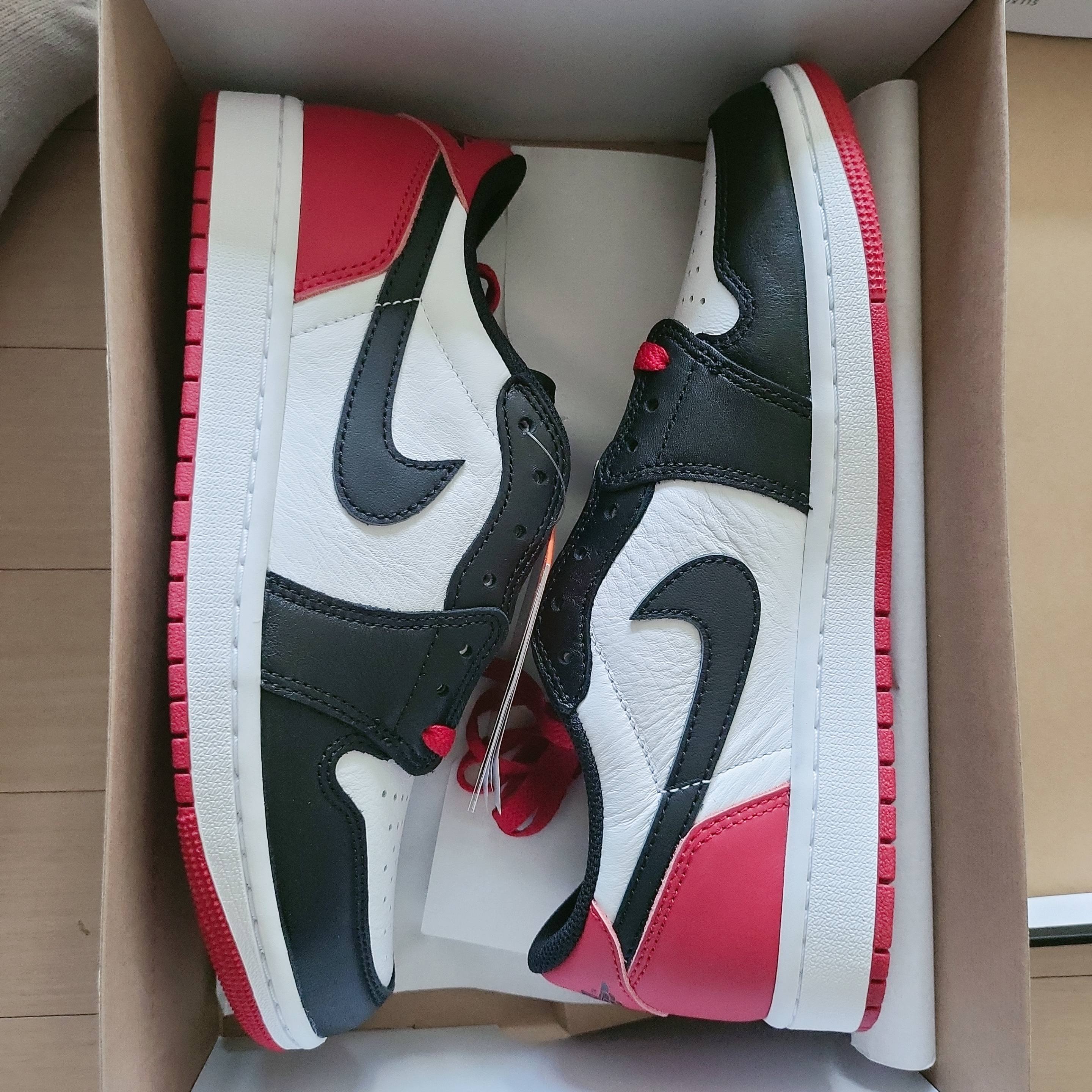 Jordan 1 Retro Low OG Black Toe 착용 스타일 - 1